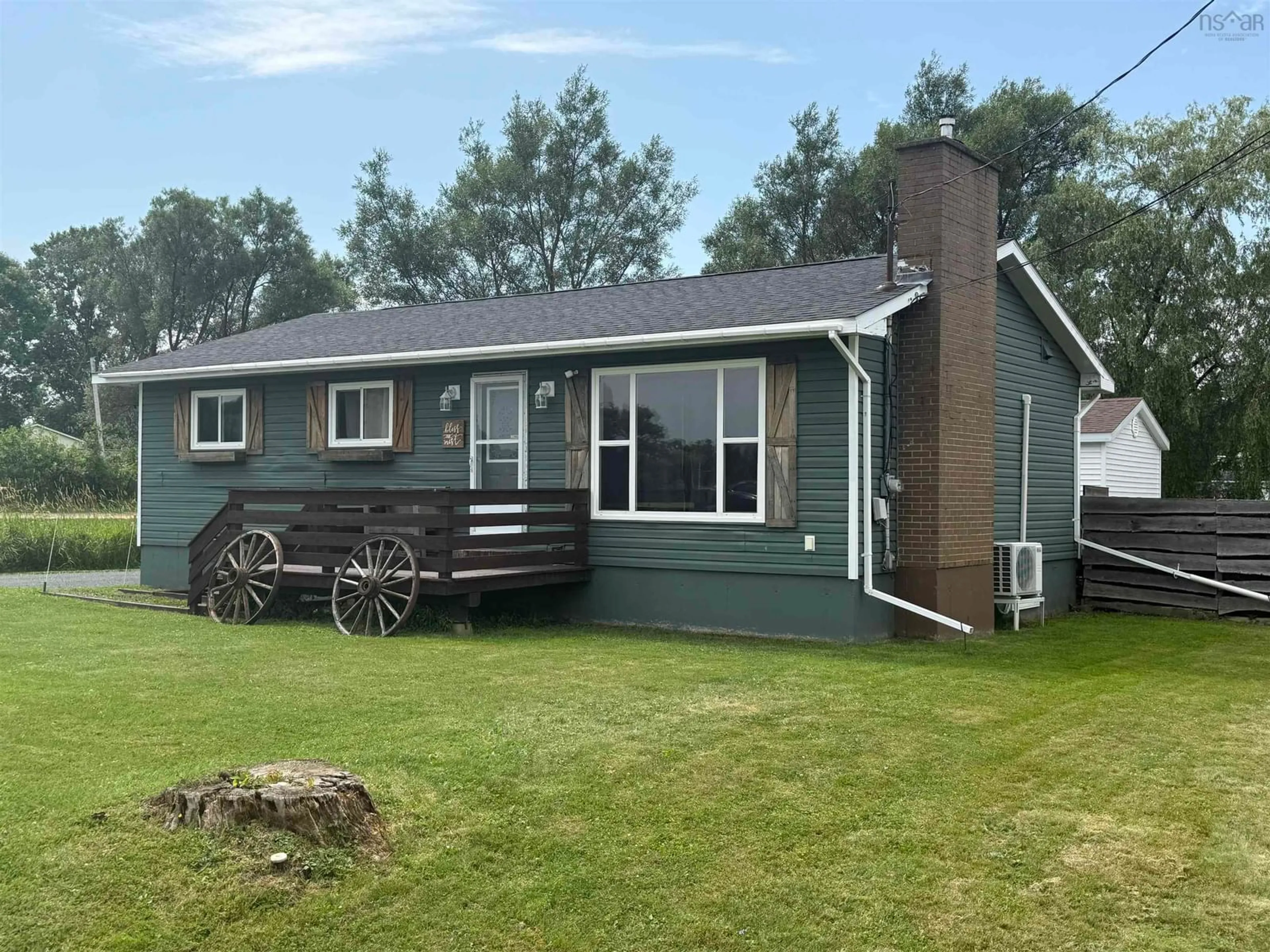 Home with vinyl exterior material, unknown for 1668 Mackay St, Westville Nova Scotia B0K 2A0