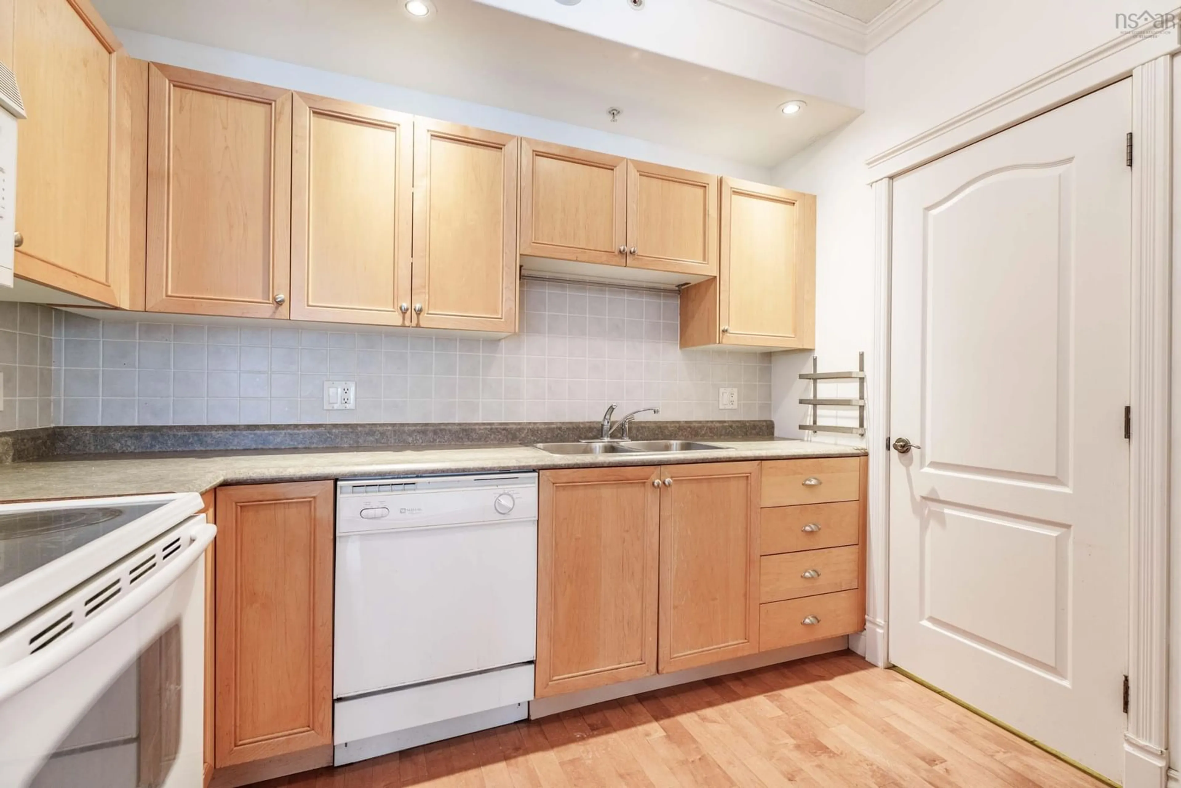 Standard kitchen, wood/laminate floor for 5523 Inglis St #107, Halifax Nova Scotia B3H 1J9