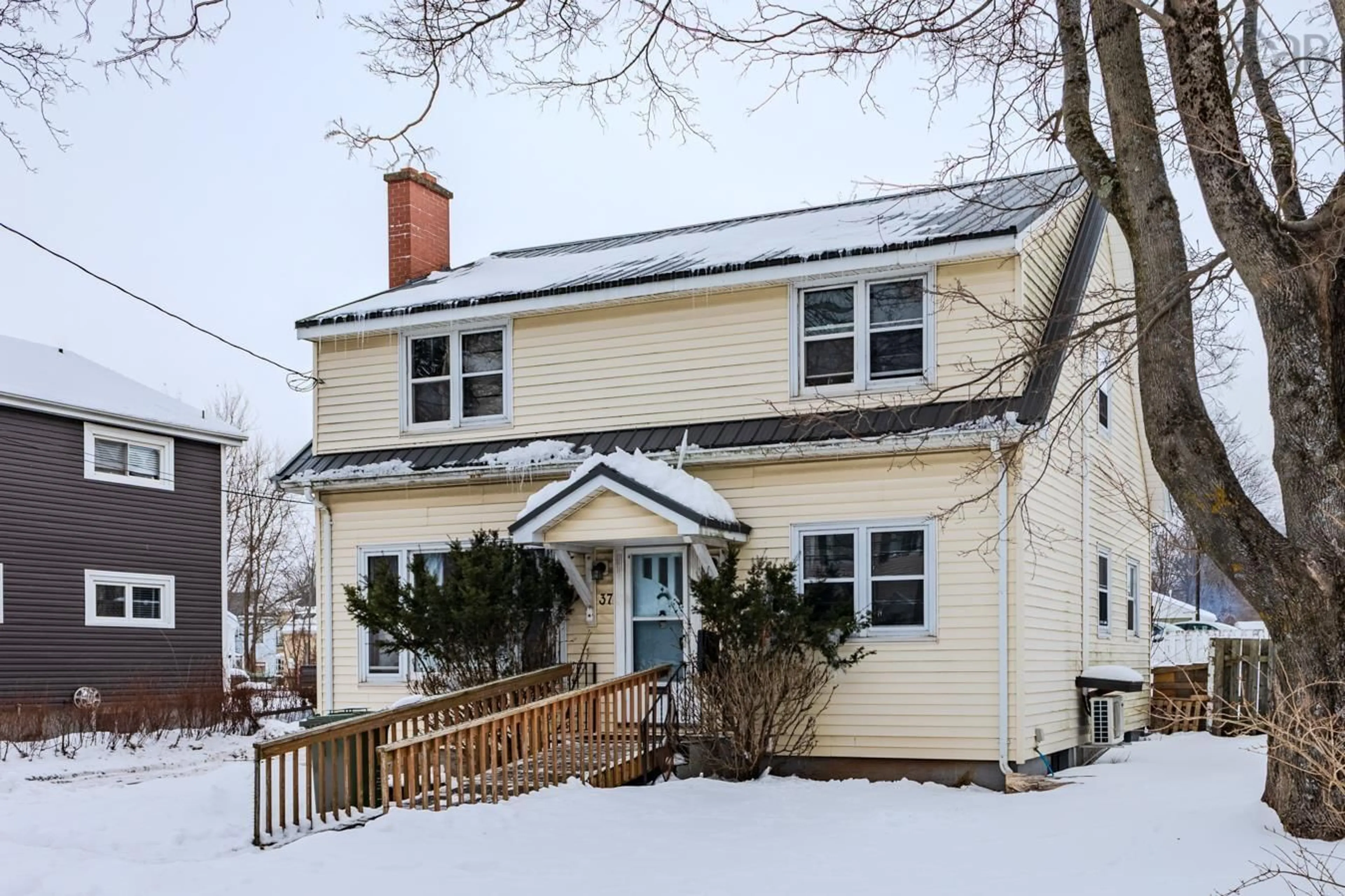 Home with vinyl exterior material, street for 37 Queen St, Truro Nova Scotia B2N 2A9
