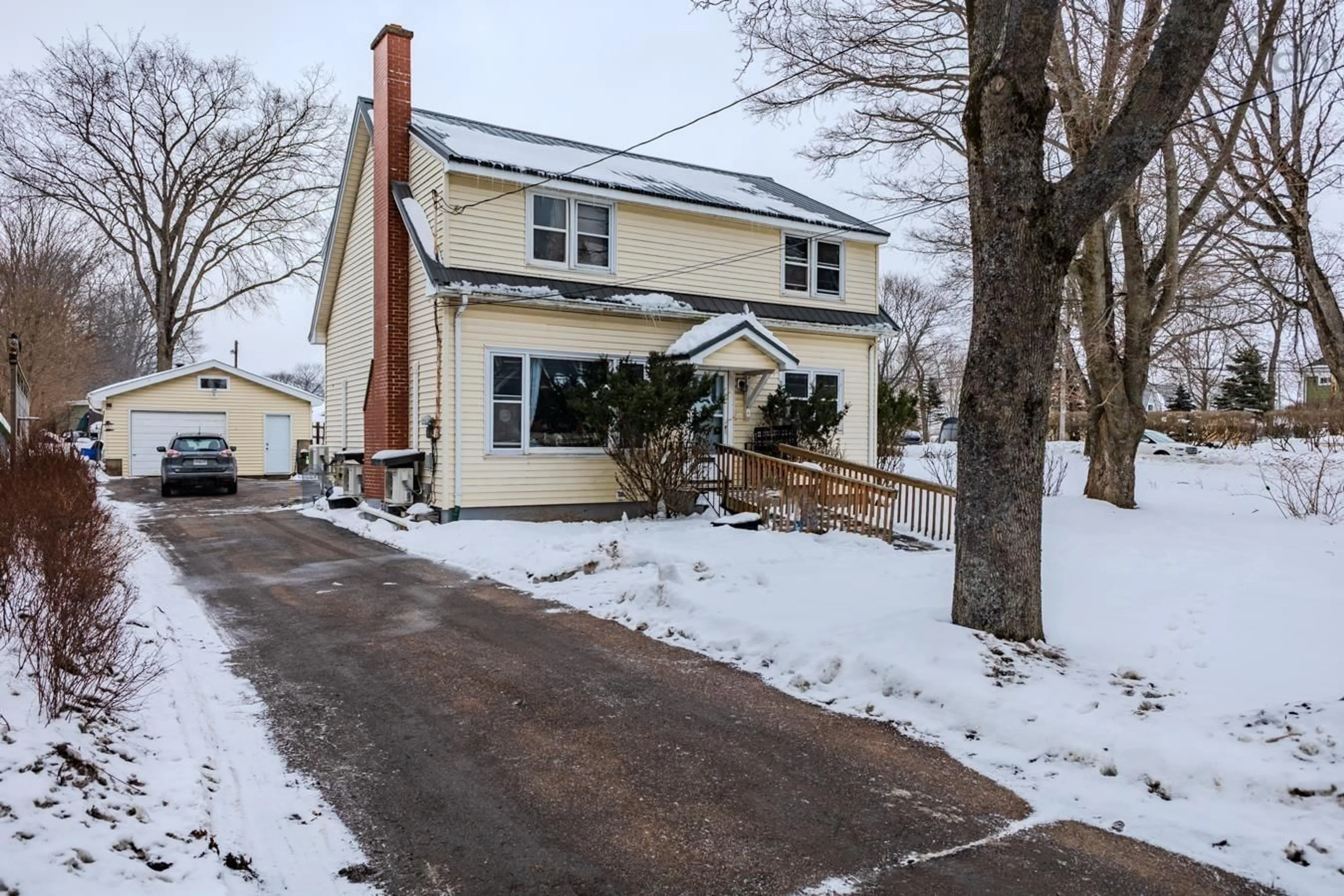 A pic from outside/outdoor area/front of a property/back of a property/a pic from drone, street for 37 Queen St, Truro Nova Scotia B2N 2A9