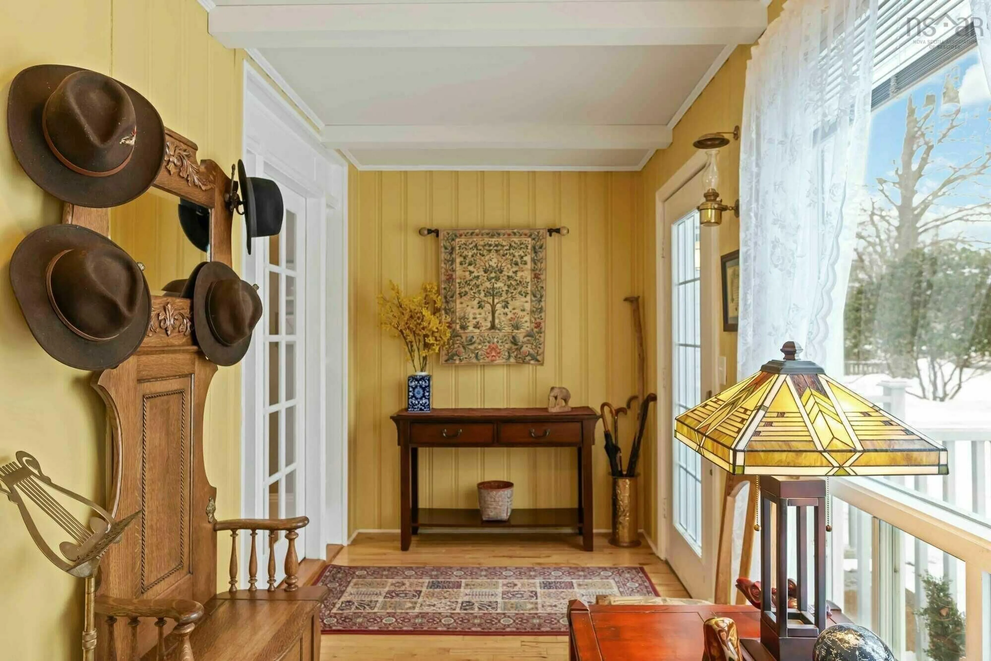 Indoor foyer for 607 St.George St, Annapolis Royal Nova Scotia B0S 1A0