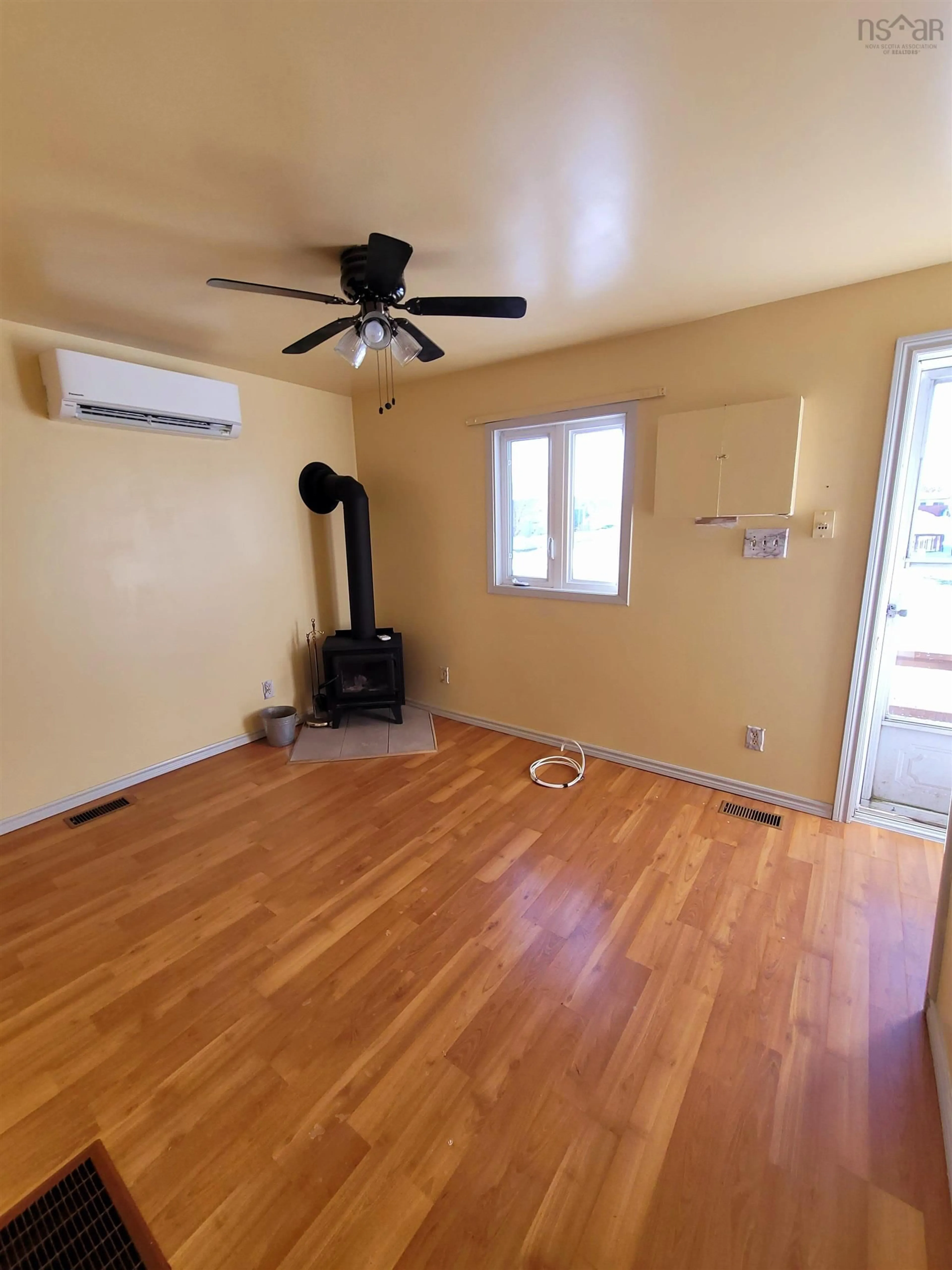 A pic of a room for 21 Sydney St, Glace Bay Nova Scotia B1A 5J6