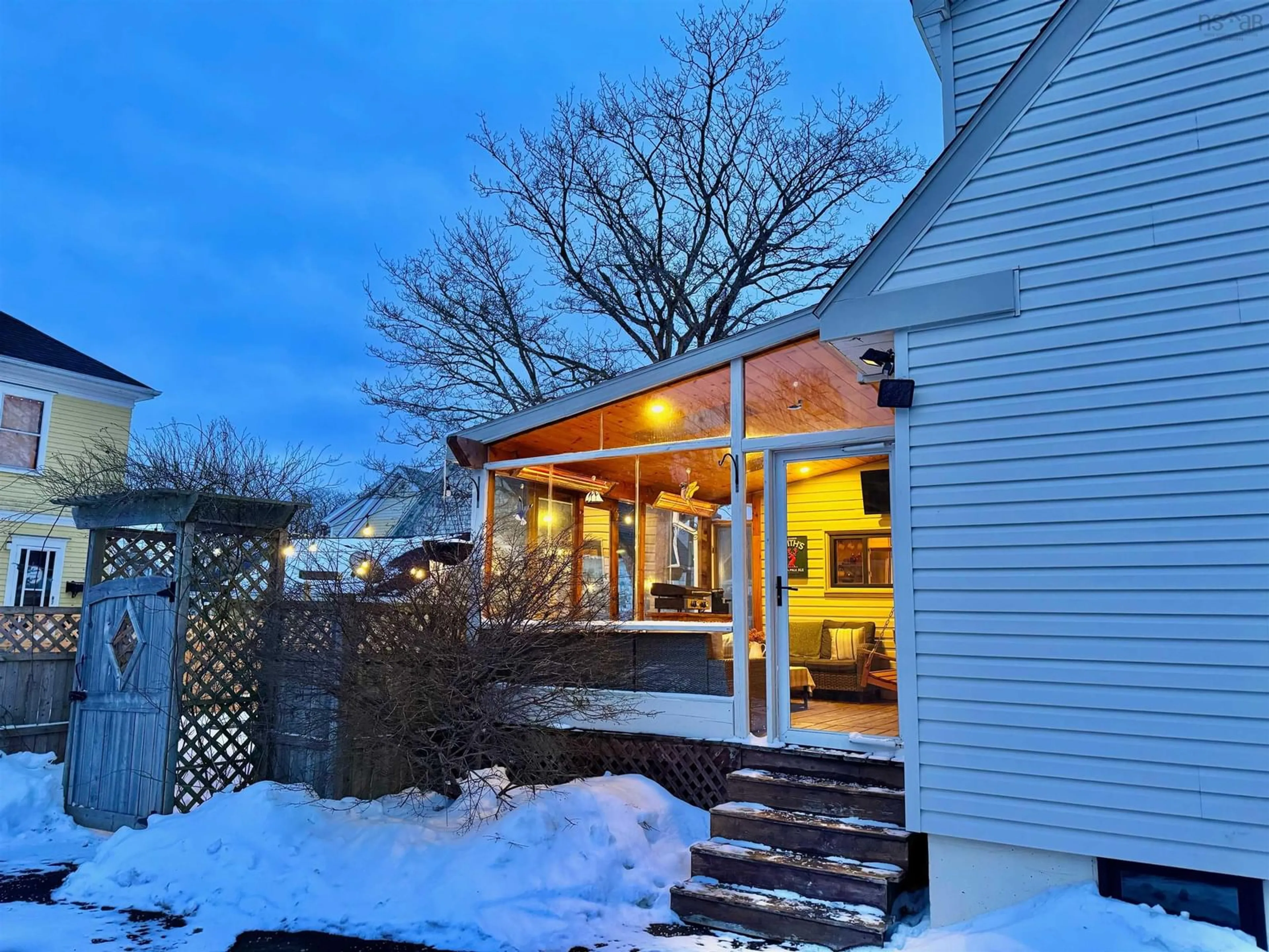 Unknown for 9 Baker St, Yarmouth Nova Scotia B5A 2W8