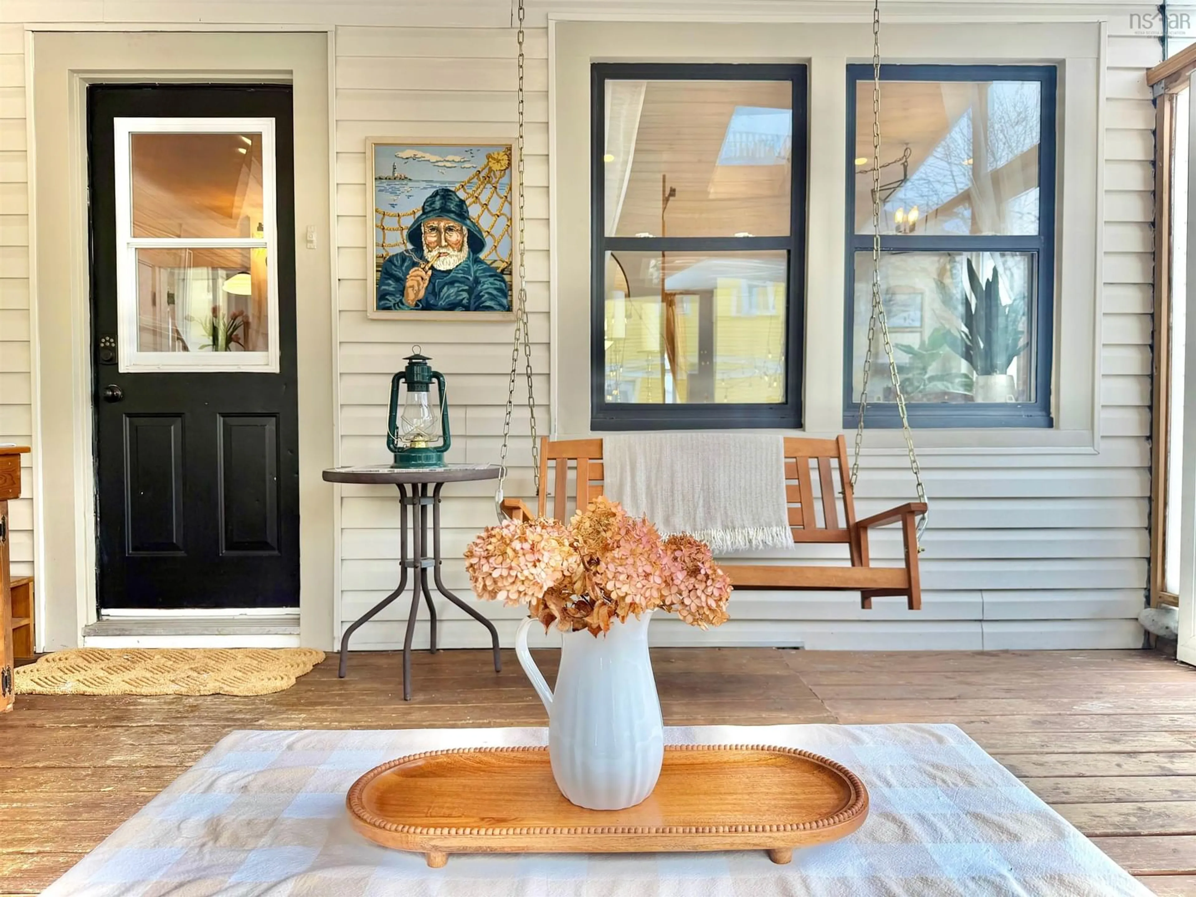 Indoor entryway for 9 Baker St, Yarmouth Nova Scotia B5A 2W8