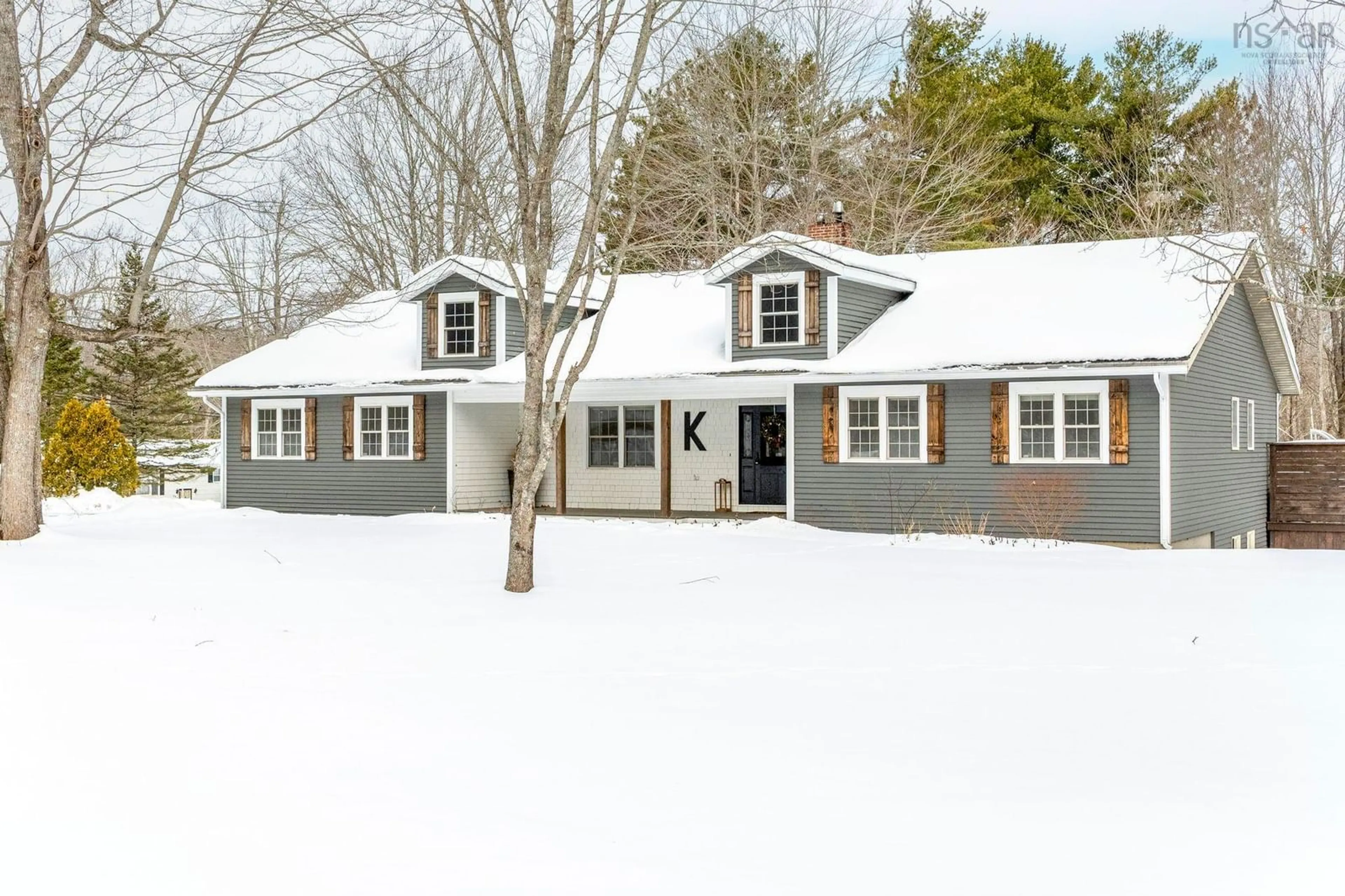 Home with vinyl exterior material, street for 2923 Borden St, Coldbrook Nova Scotia B4R 1A3