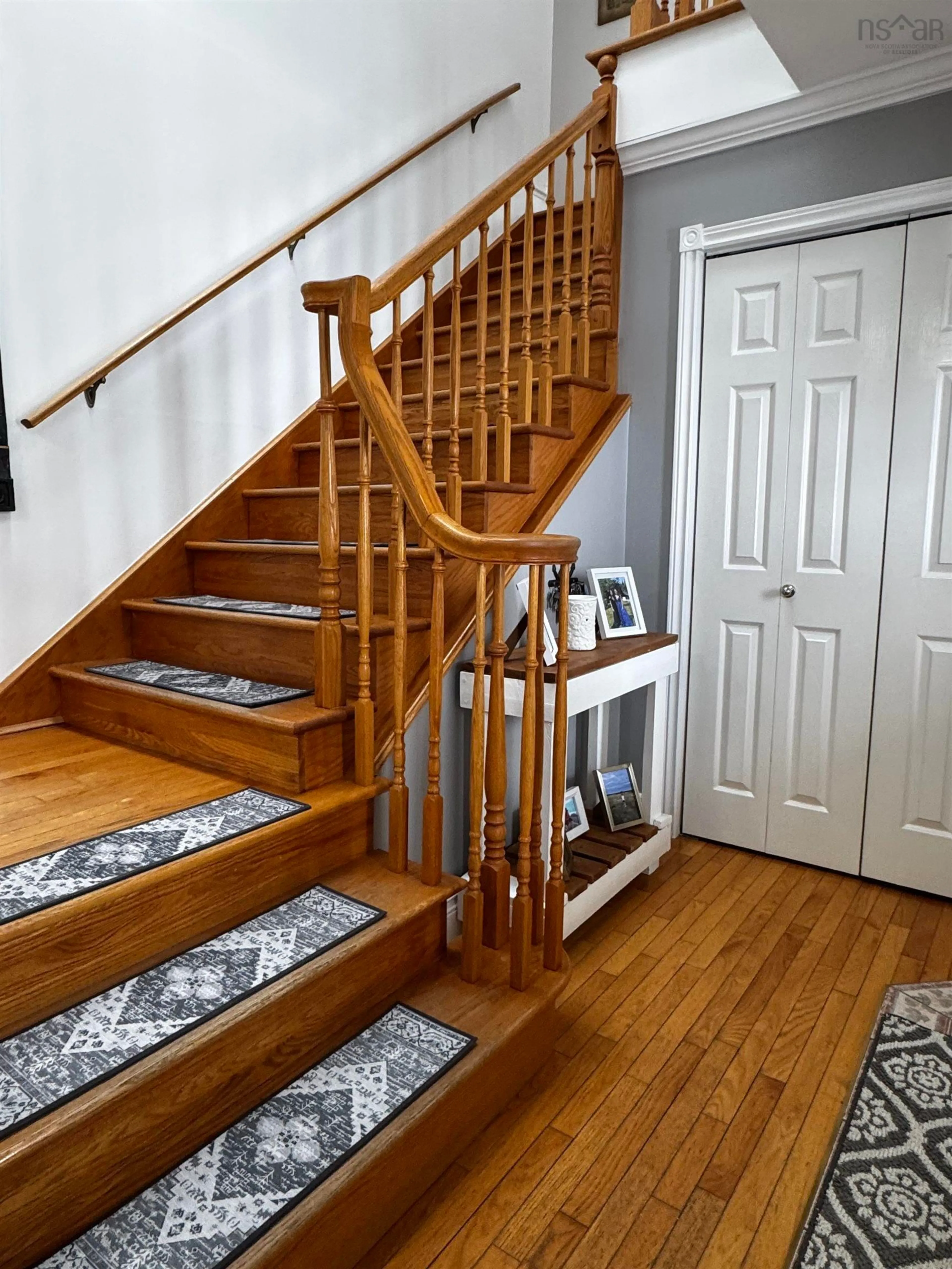 Indoor entryway for 33 Turnbull St, Dominion Nova Scotia B1G 1W5