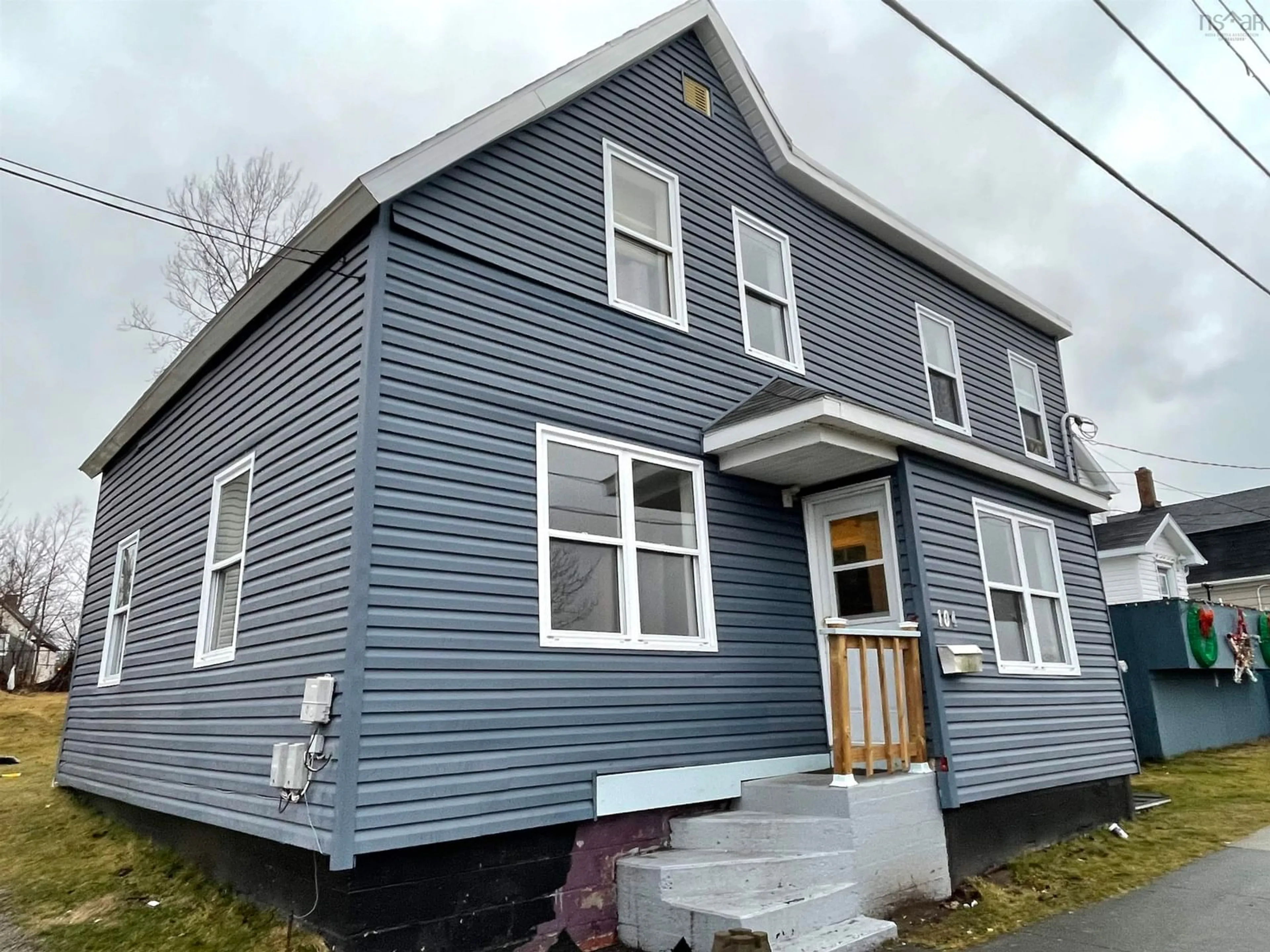 Home with vinyl exterior material, building for 104 Intercolonial St, Sydney Nova Scotia B1P 1S6