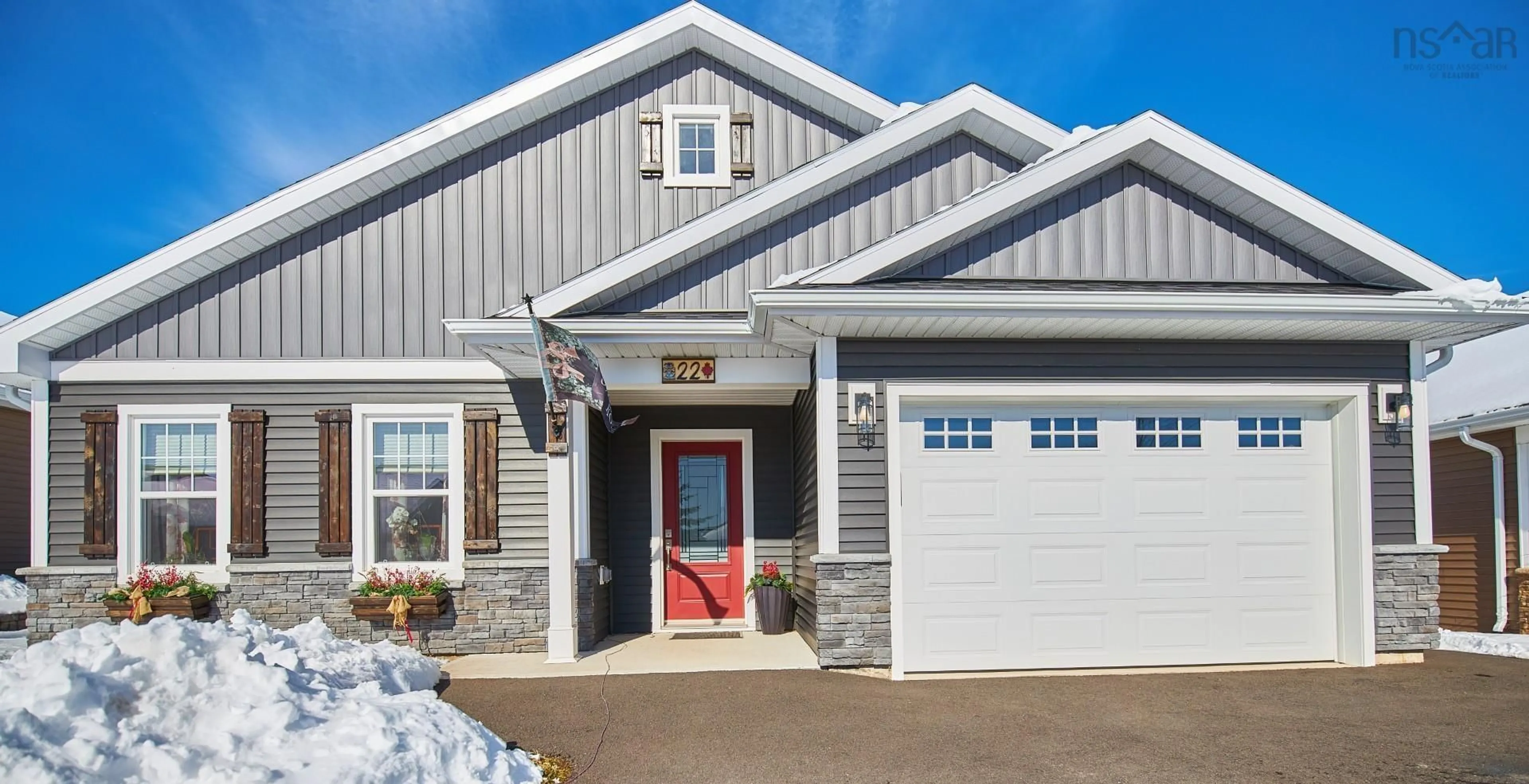 Home with vinyl exterior material, street for 22 Leaside Court, Port Williams Nova Scotia B0P 1T0