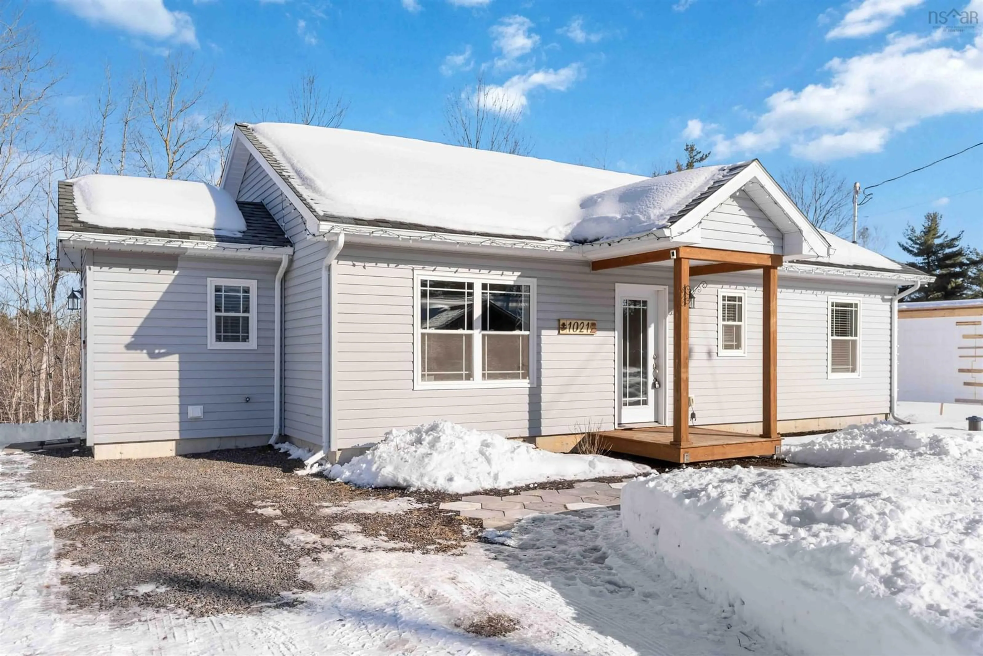 Home with vinyl exterior material, street for 1021 Arenburg Dr, Cambridge Nova Scotia B0P 1G0