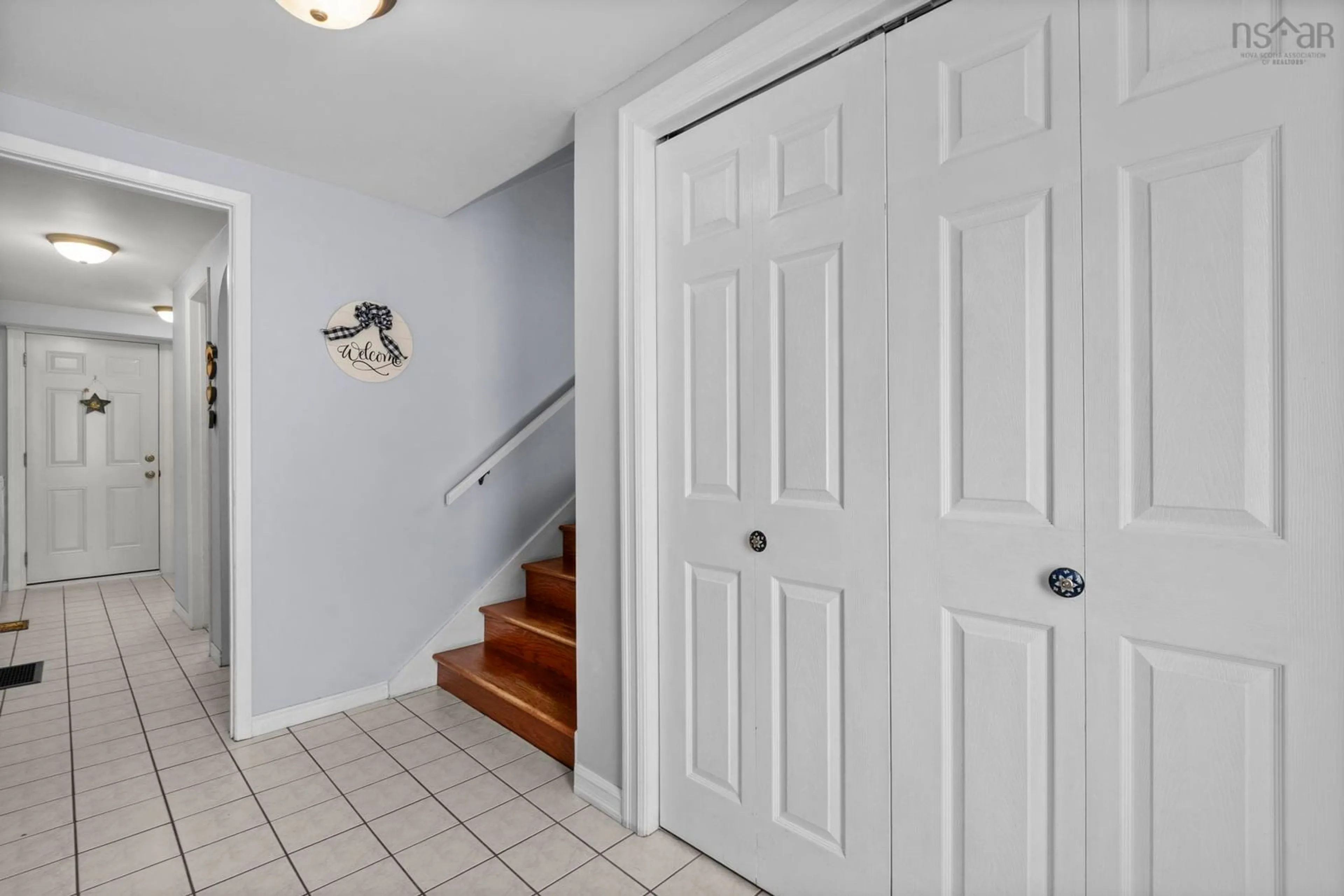 Indoor foyer for 46 Boling Green Cres, Cole Harbour Nova Scotia B2V 1J8