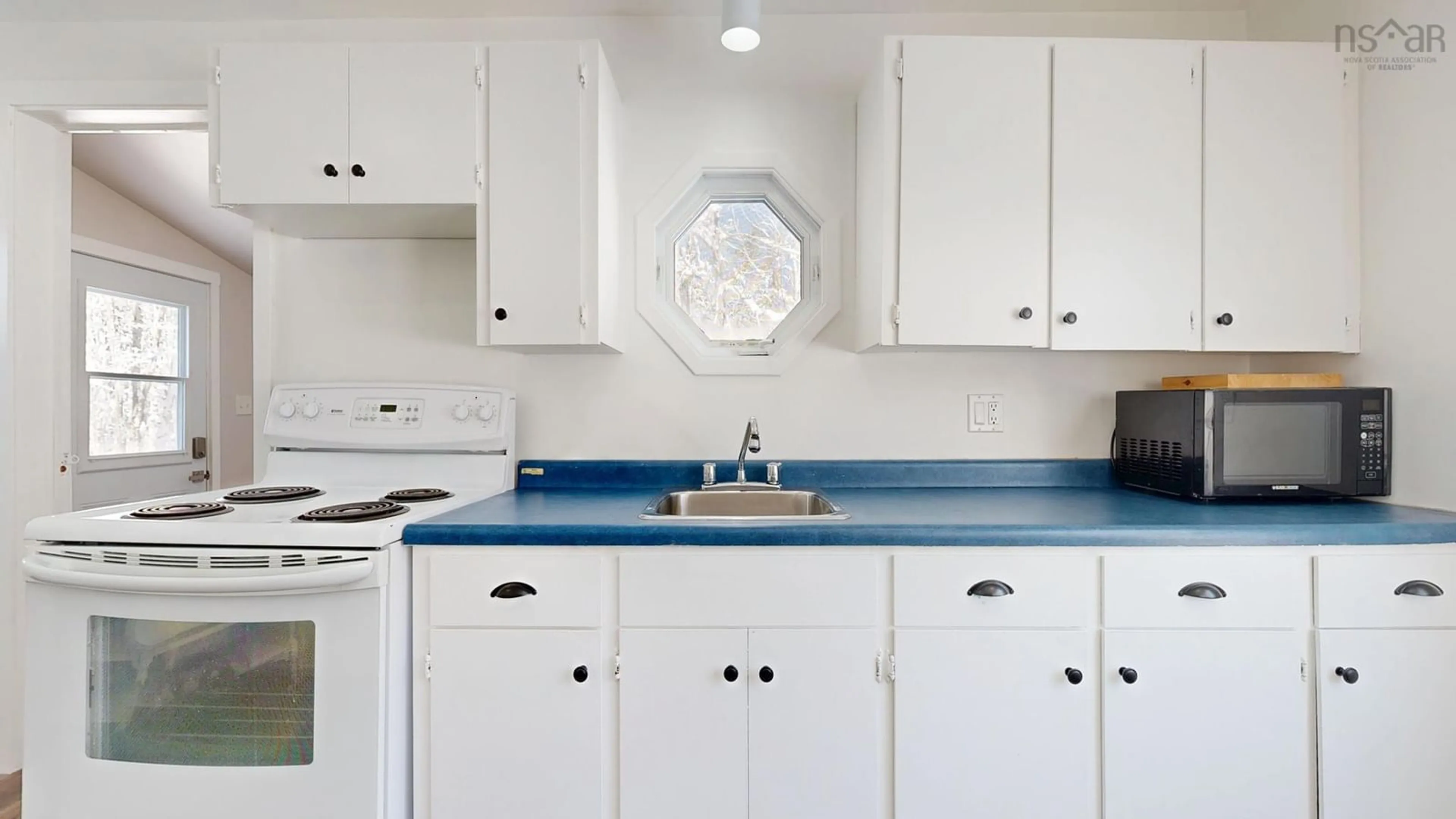 Standard kitchen, ceramic/tile floor for 4149 Woodstock Rd, Mahone Bay Nova Scotia B0J 2E0