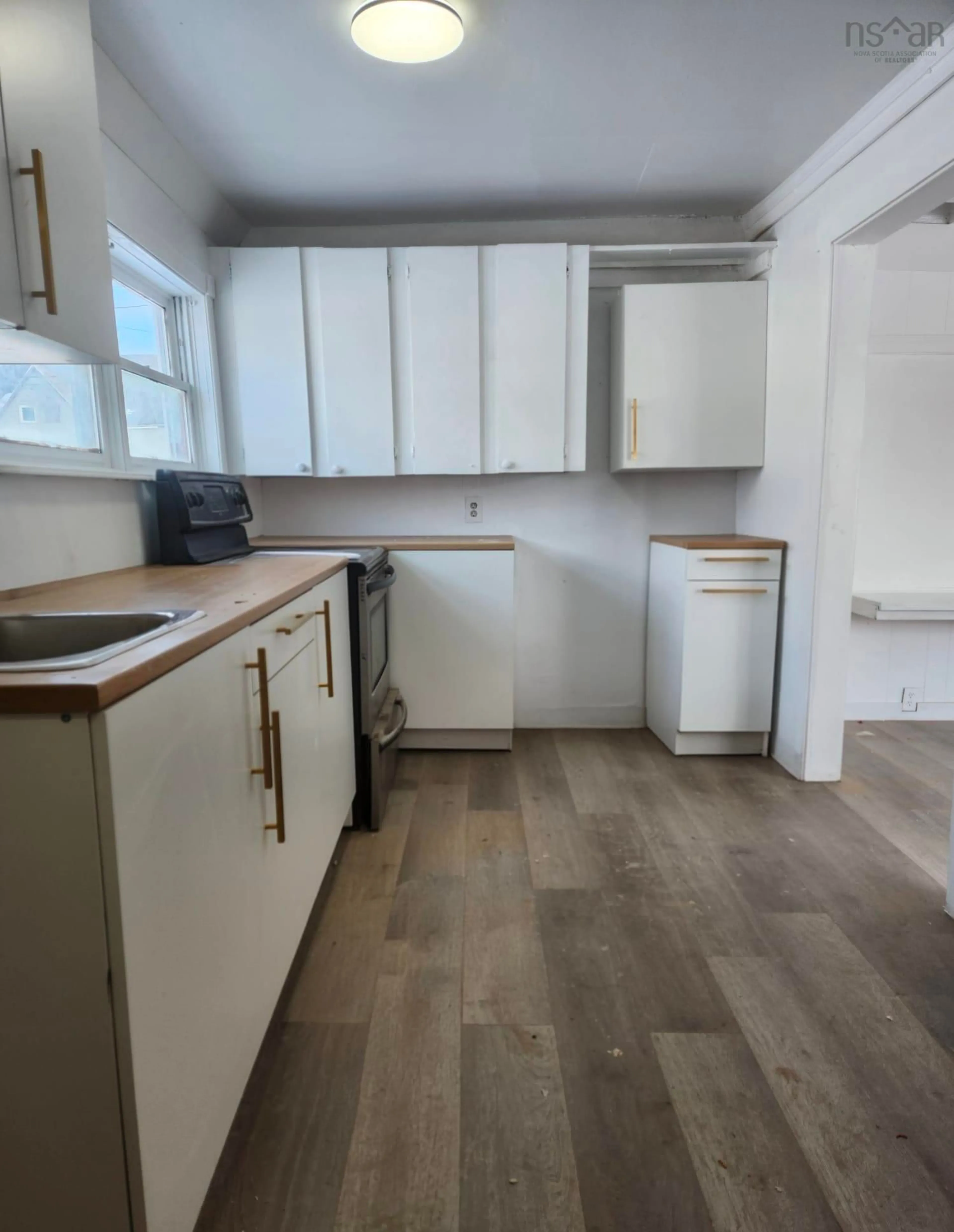 Standard kitchen, unknown for 25 Sixth St, Glace Bay Nova Scotia B1A 4J8