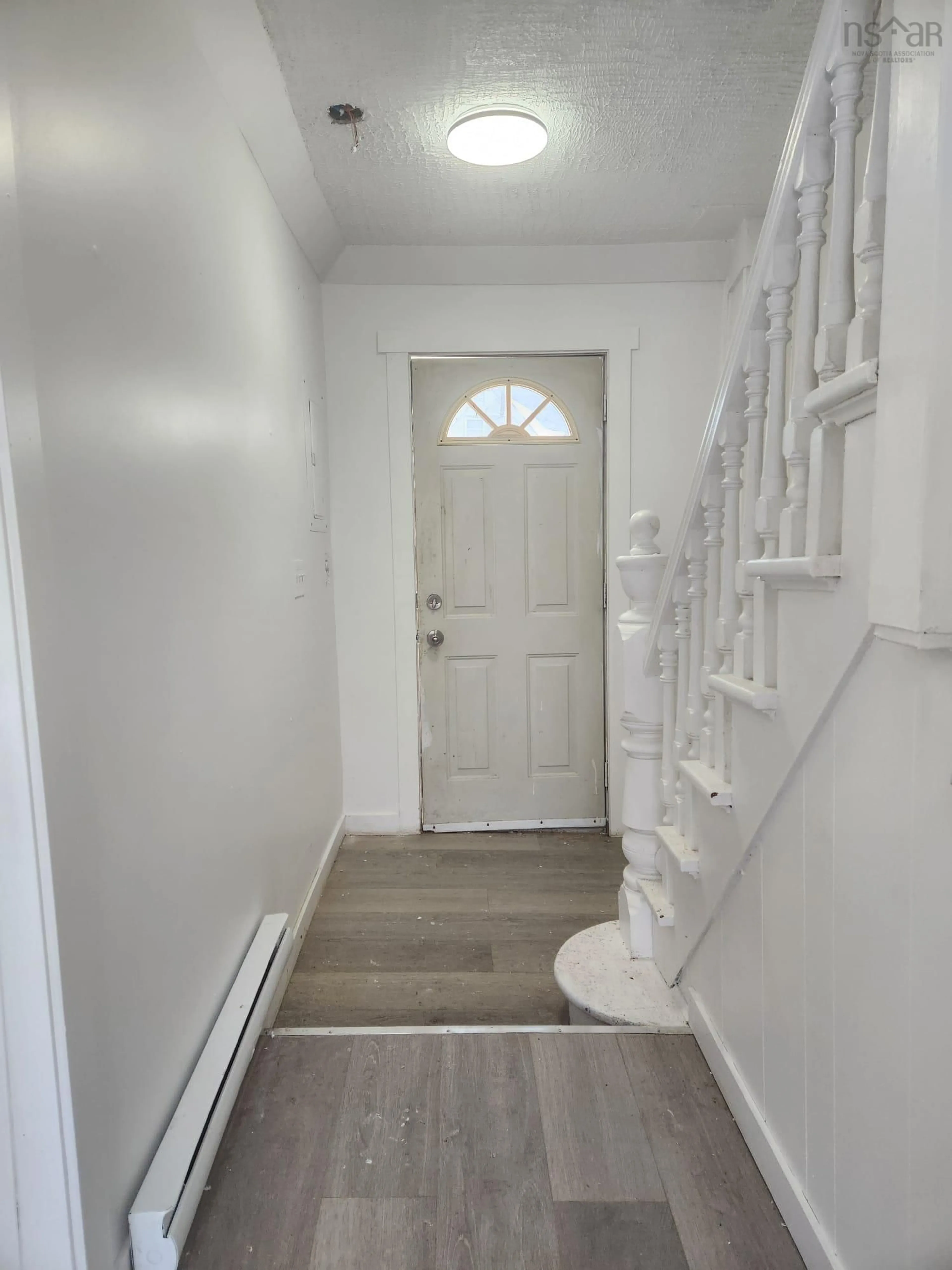 Indoor entryway for 25 Sixth St, Glace Bay Nova Scotia B1A 4J8