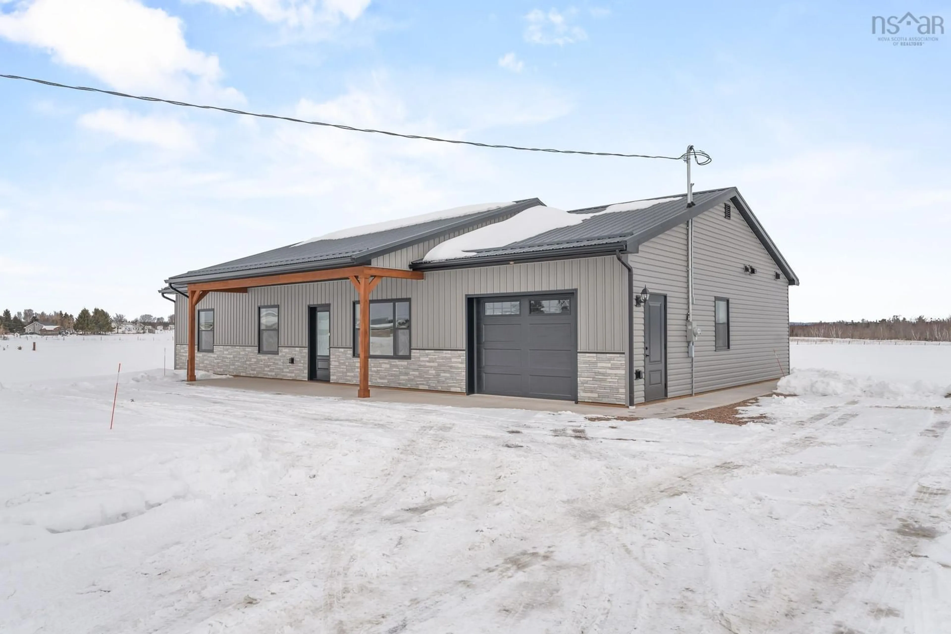 Indoor garage for 11297 Highway 2, Masstown Nova Scotia B0M 1G0