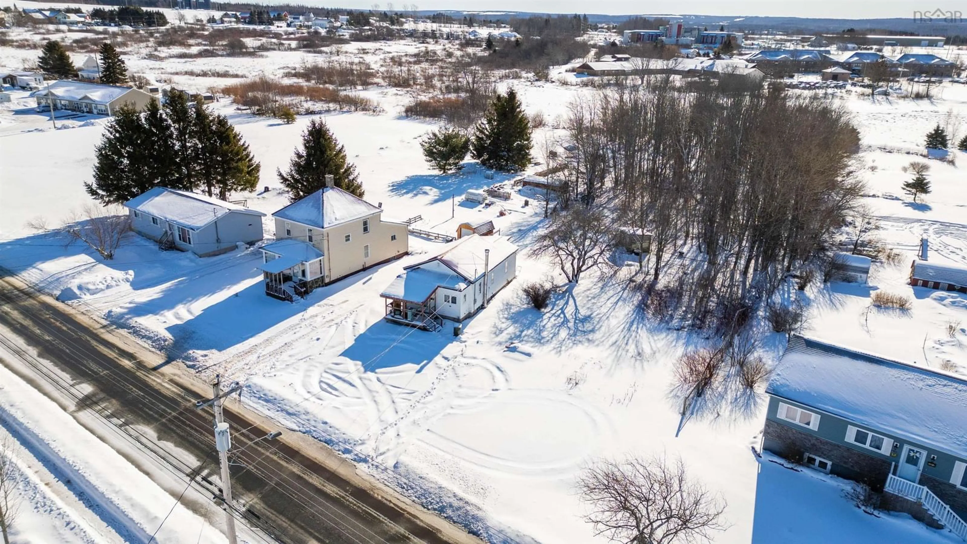 A pic from outside/outdoor area/front of a property/back of a property/a pic from drone, unknown for 135 Pleasant St, Amherst Nova Scotia B4H 1N4