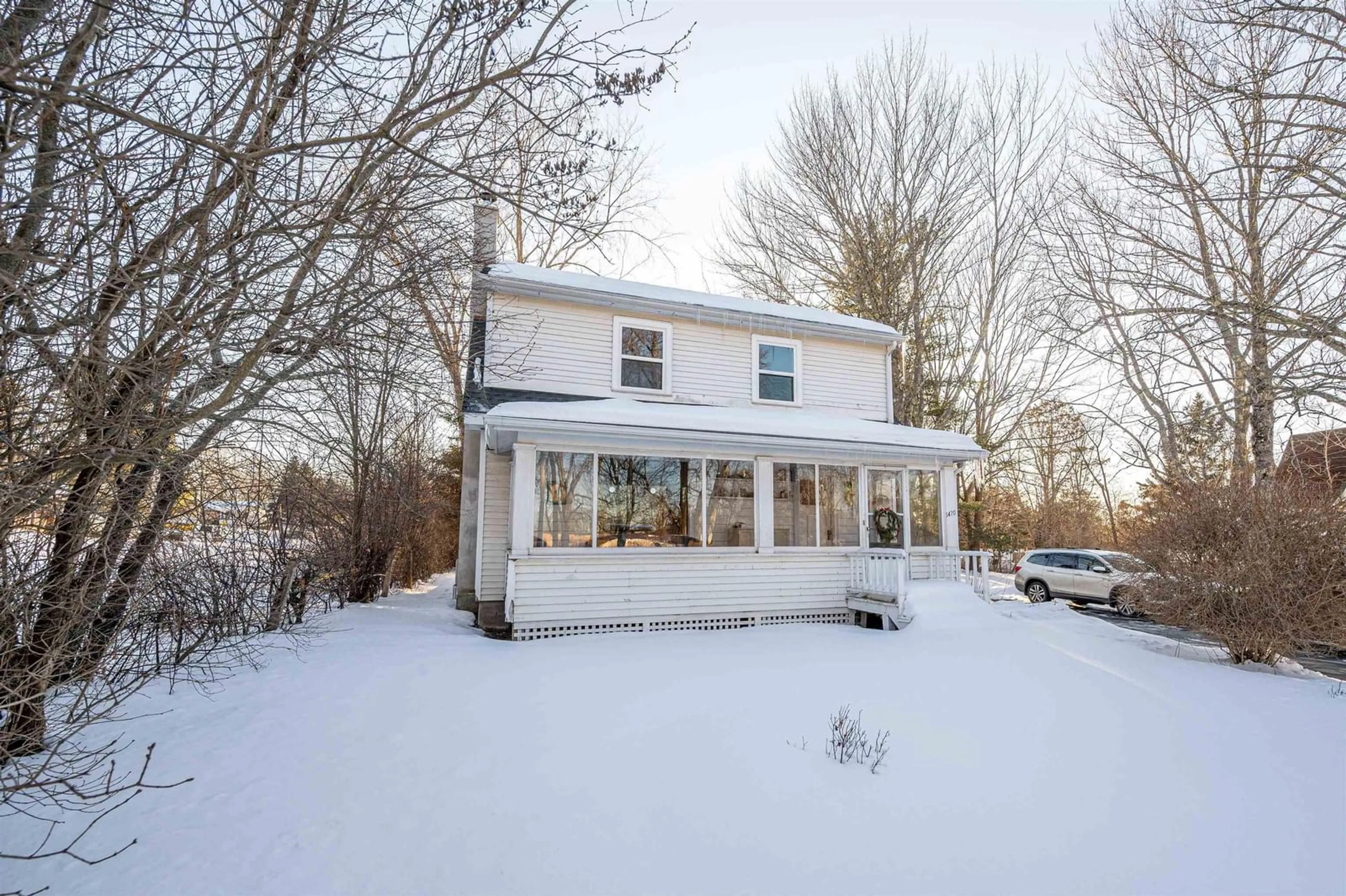 Home with vinyl exterior material, street for 1470 King St, Nova Scotia Nova Scotia B0N 2T0