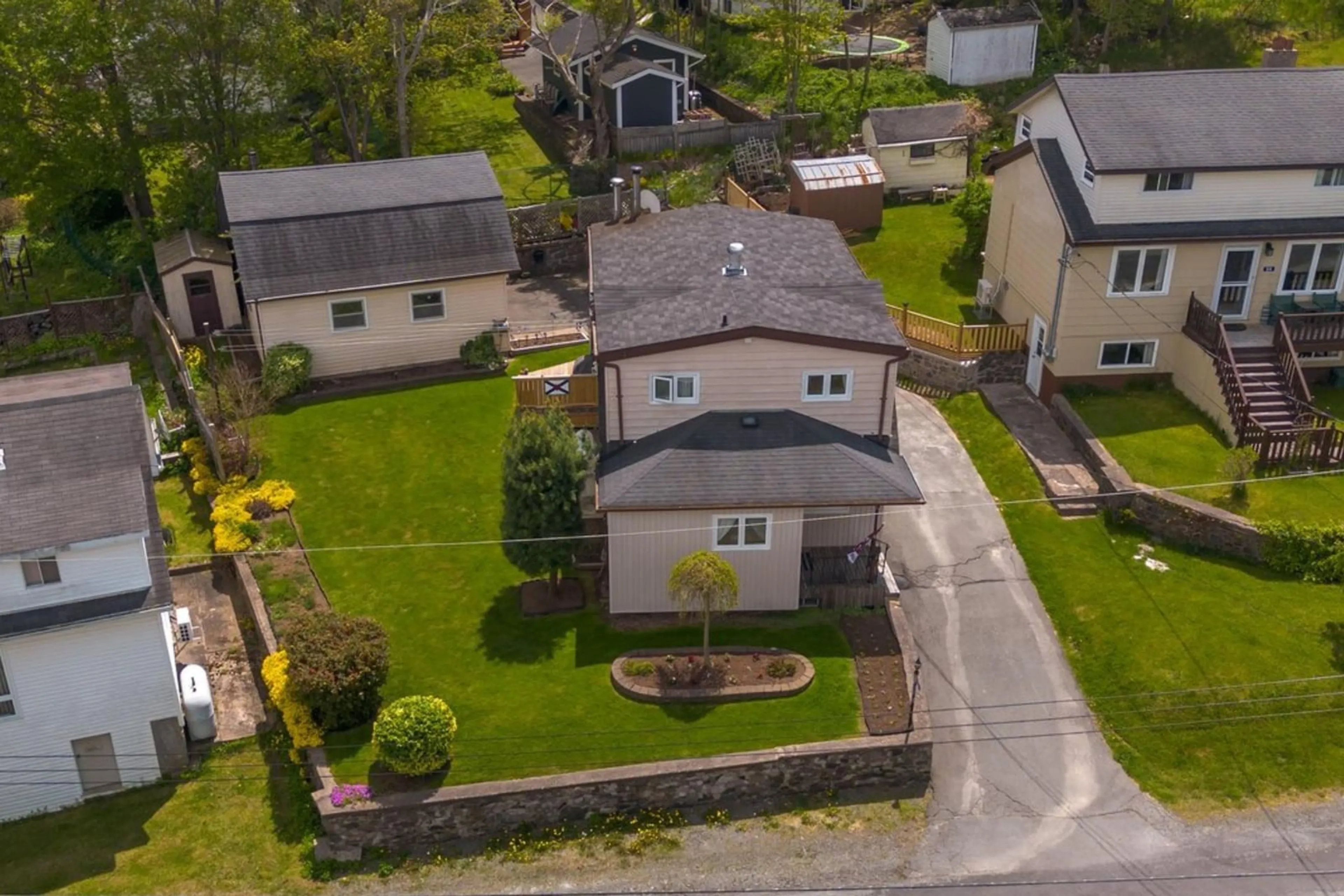 A pic from outside/outdoor area/front of a property/back of a property/a pic from drone, street for 88 Armada Dr, Halifax Nova Scotia B3M 1P9