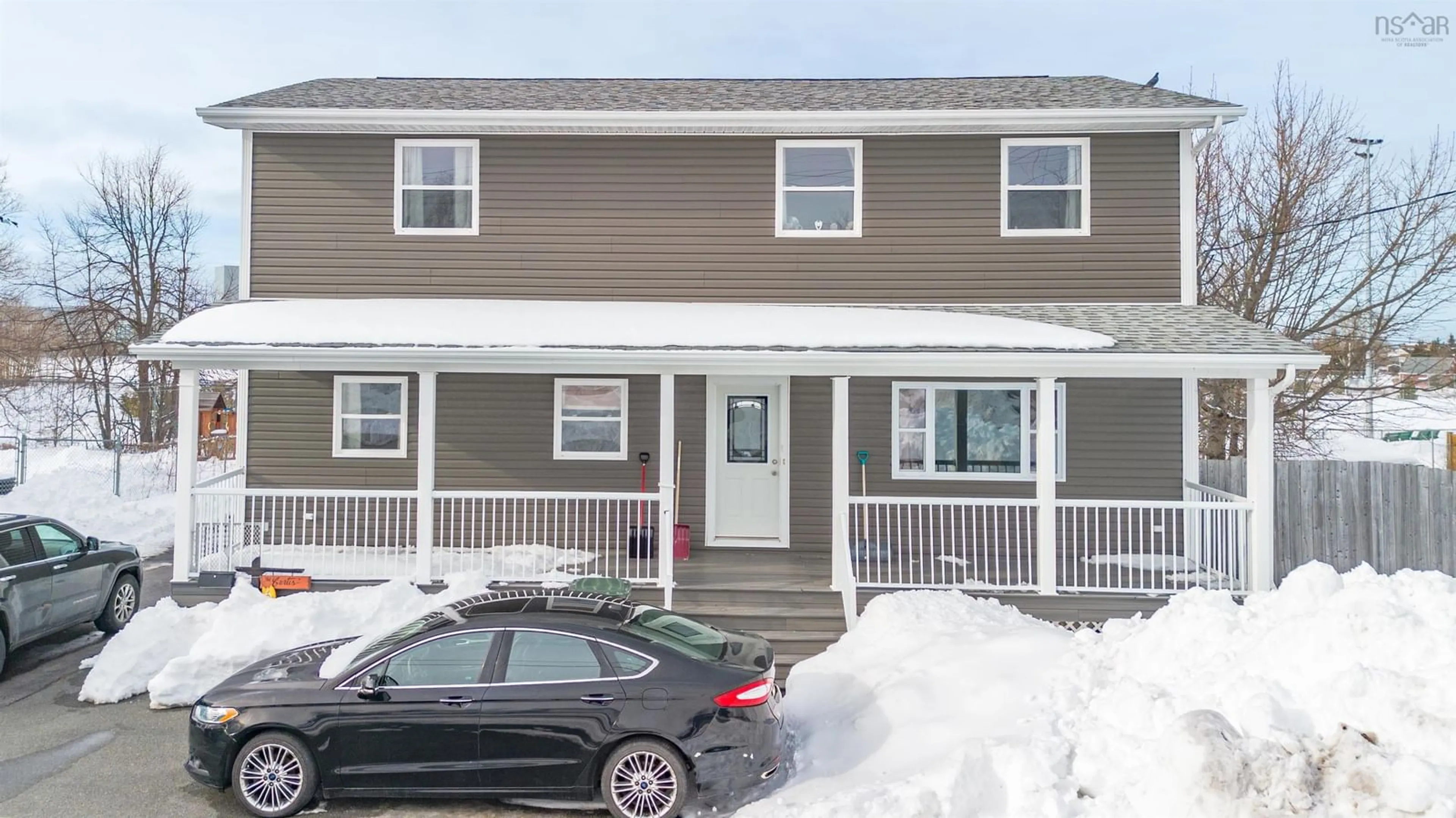 Home with vinyl exterior material, street for 661 Willow St, New Waterford Nova Scotia B1H 3W3