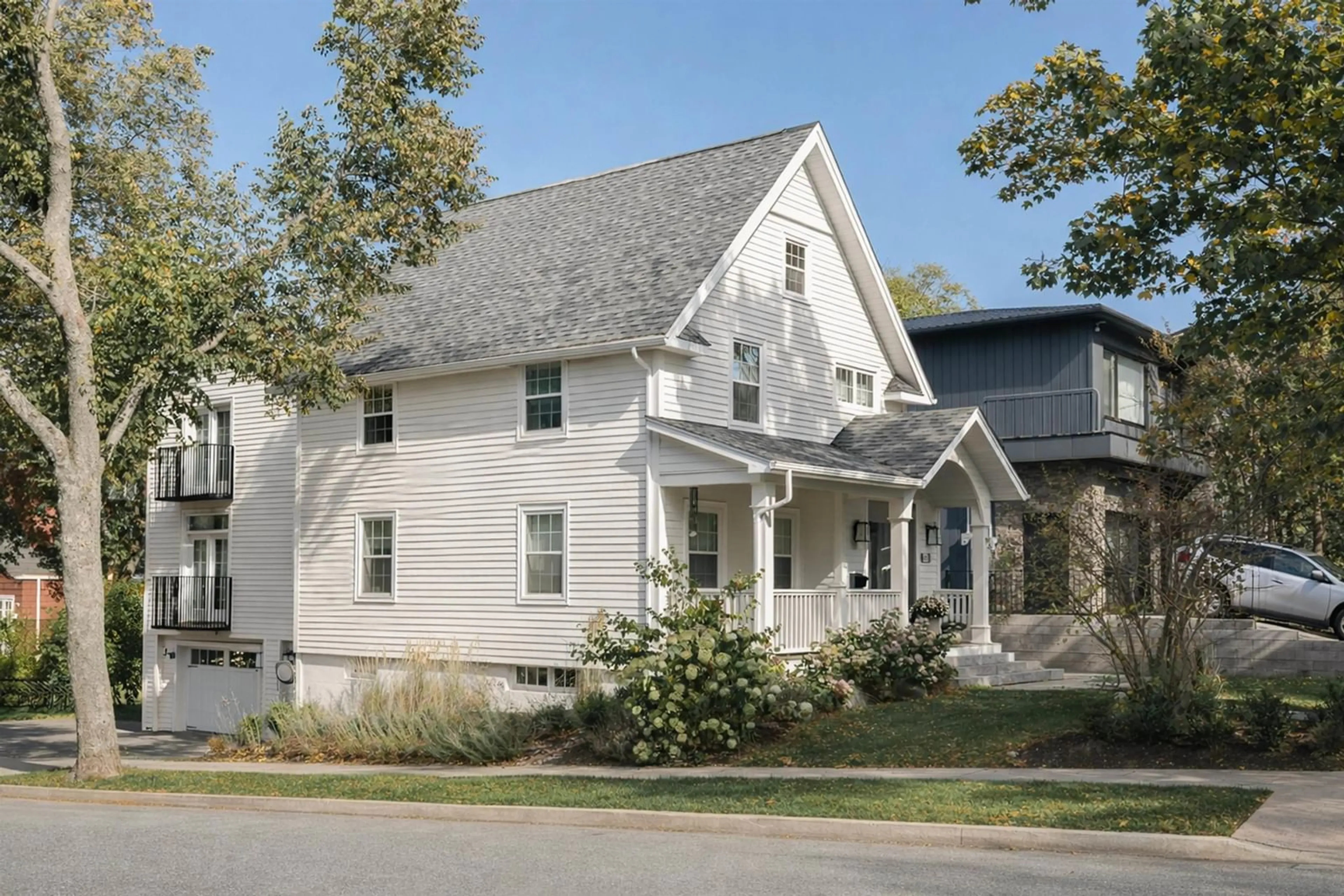 Home with vinyl exterior material, street for 6029 Inglis St, Halifax Nova Scotia B3H 1K9