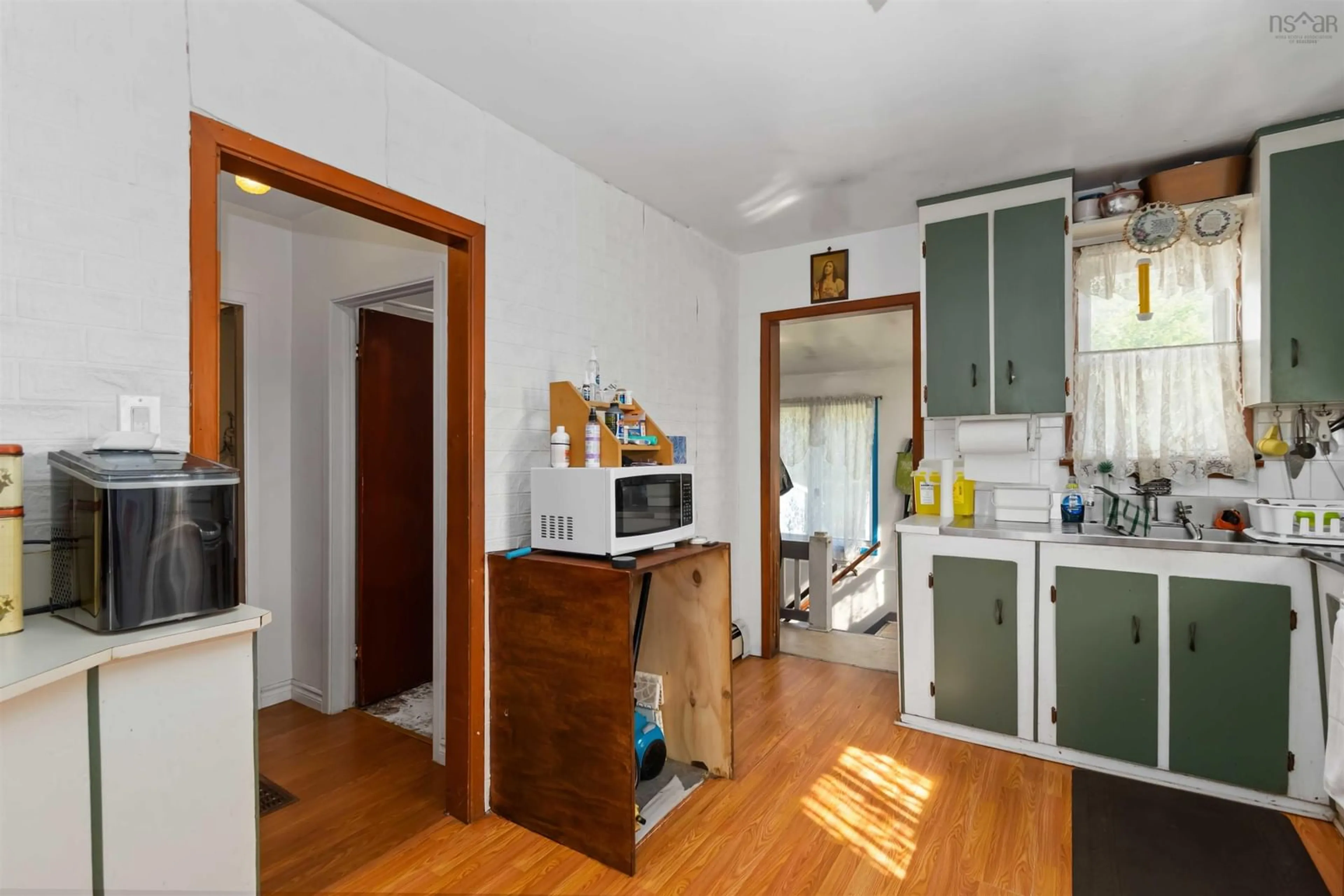 Standard kitchen, wood/laminate floor for 24 Levis St, Halifax Nova Scotia B3R 1L9