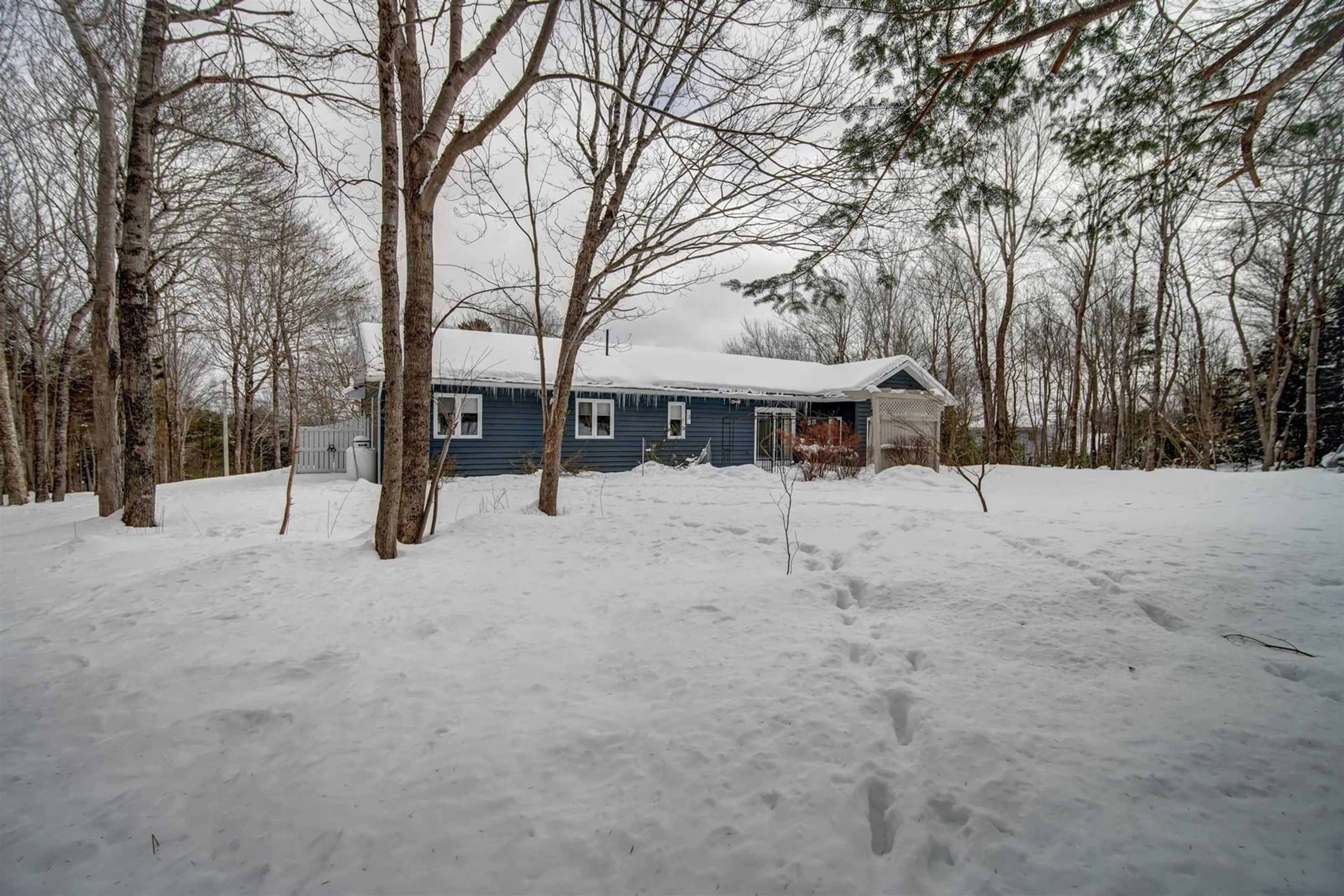 A pic from outside/outdoor area/front of a property/back of a property/a pic from drone, street for 8 Castlewood Dr, Fall River Nova Scotia B2T 1E8