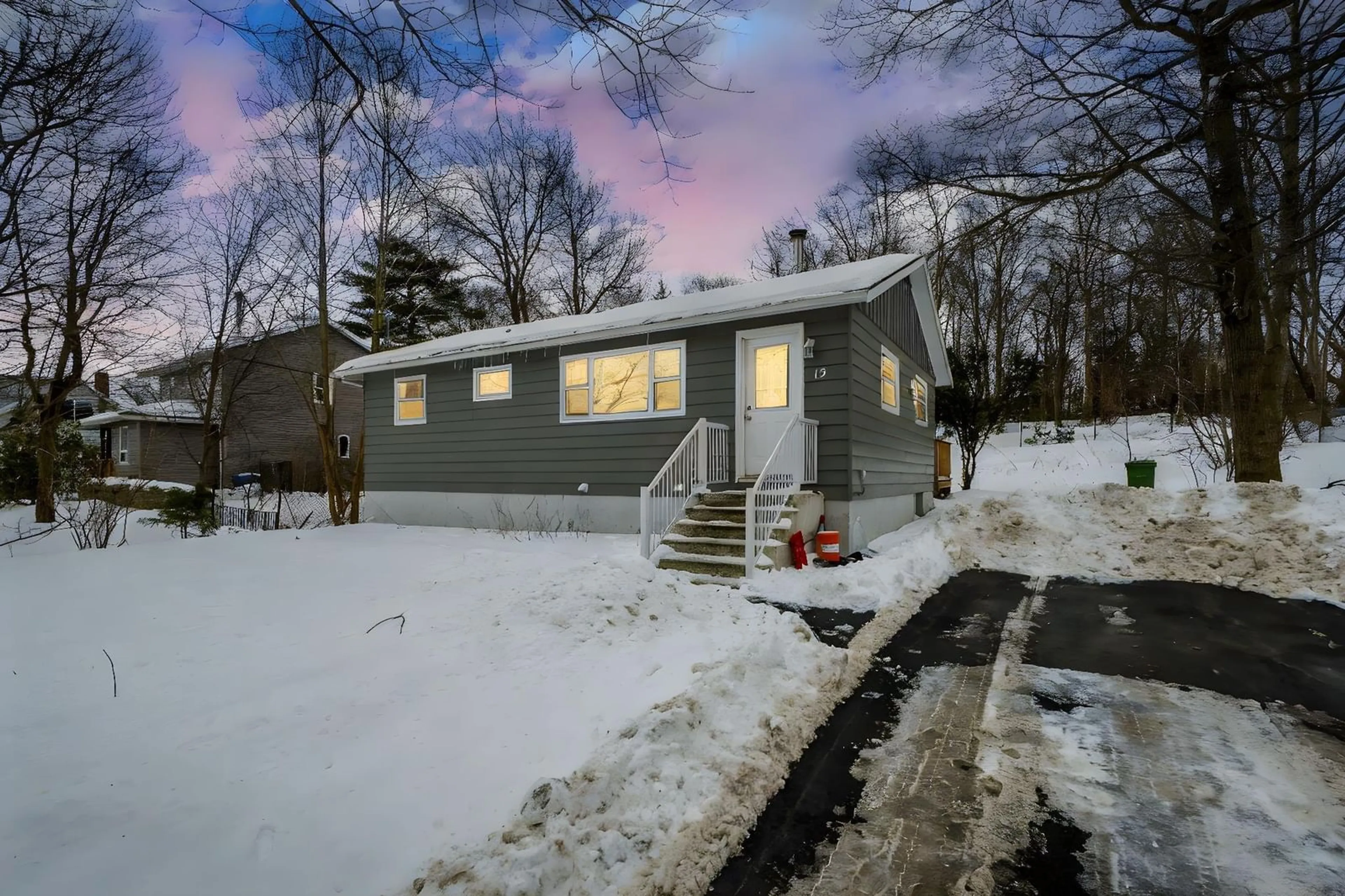 Unknown for 15 Saint Michaels Ave, Halifax Nova Scotia B3P 1M6