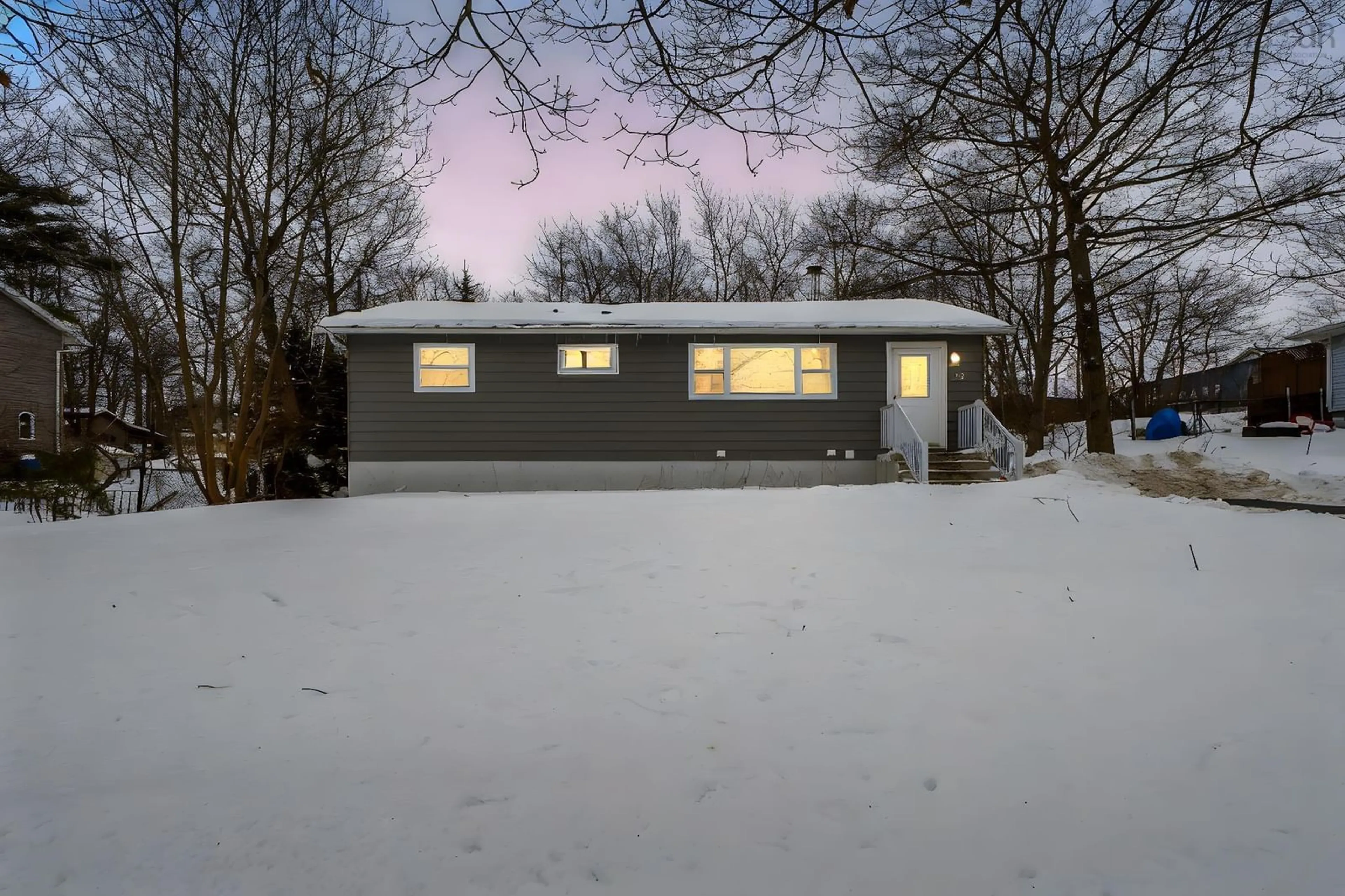 A pic from outside/outdoor area/front of a property/back of a property/a pic from drone, street for 15 Saint Michaels Ave, Halifax Nova Scotia B3P 1M6