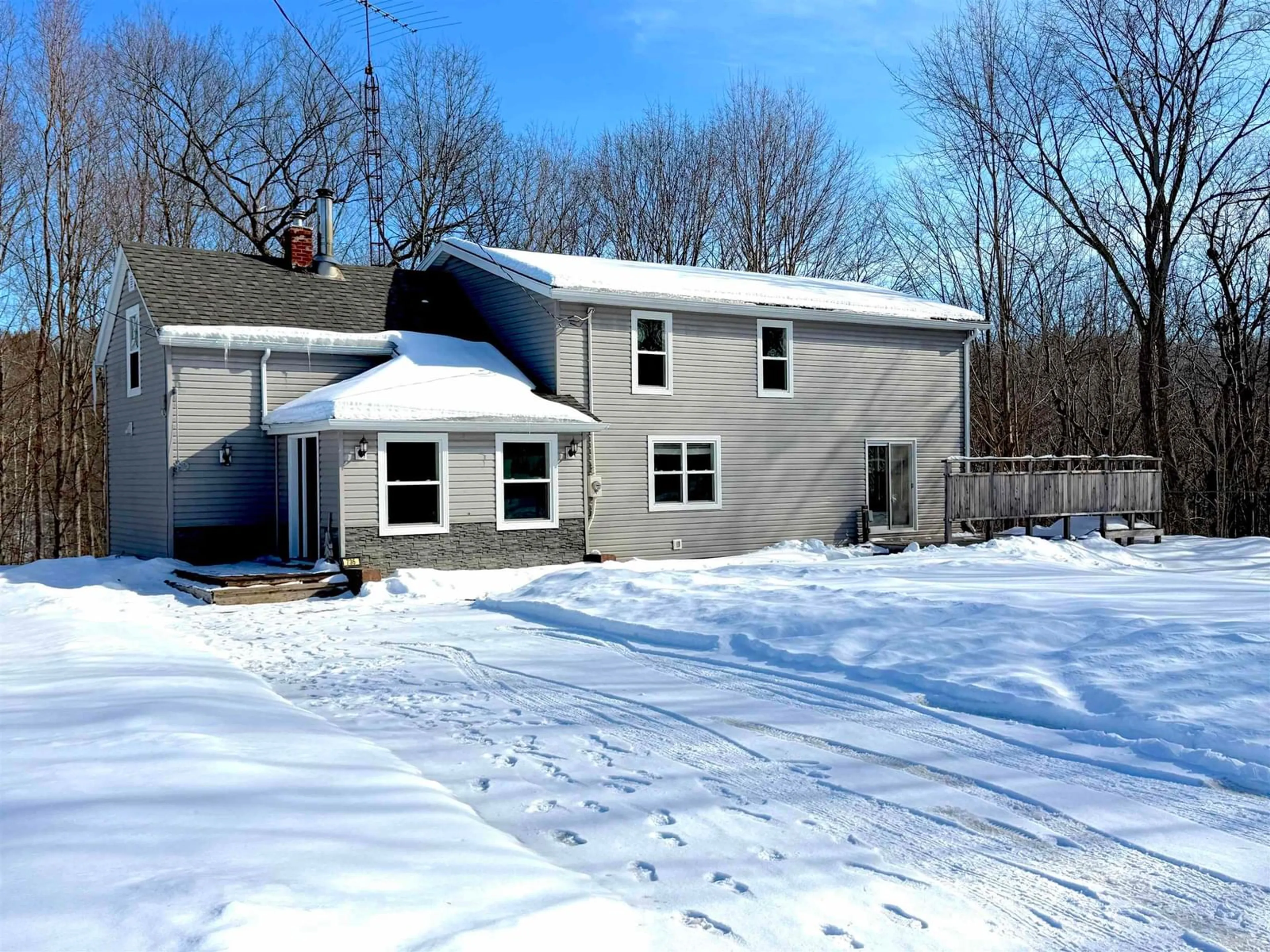 A pic from outside/outdoor area/front of a property/back of a property/a pic from drone, building for 736 Cambridge Rd, Cambridge Nova Scotia B0P 1G0