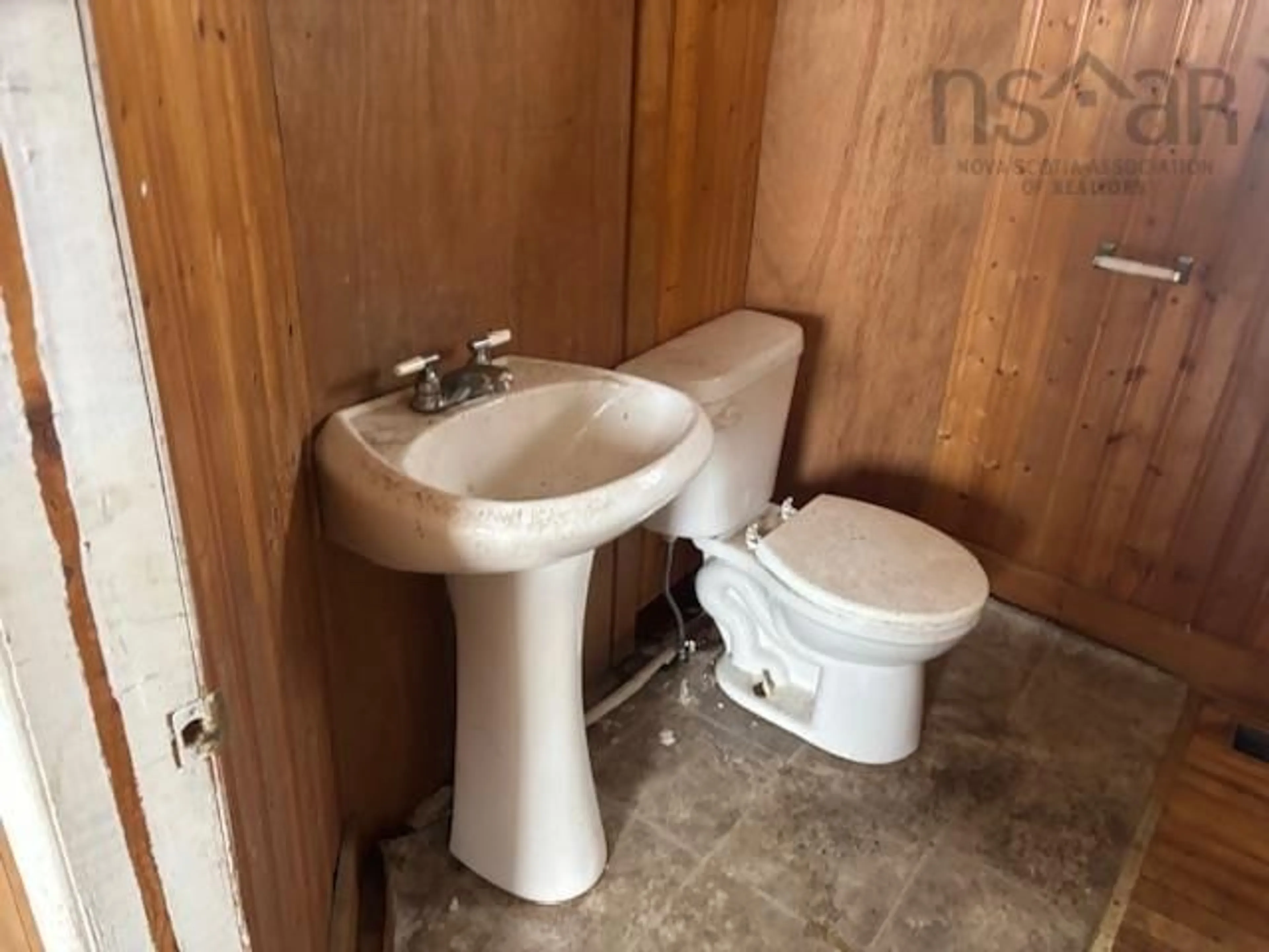 Standard bathroom, floor is not visible for 54 Church St, Springhill Nova Scotia B0M 1X0
