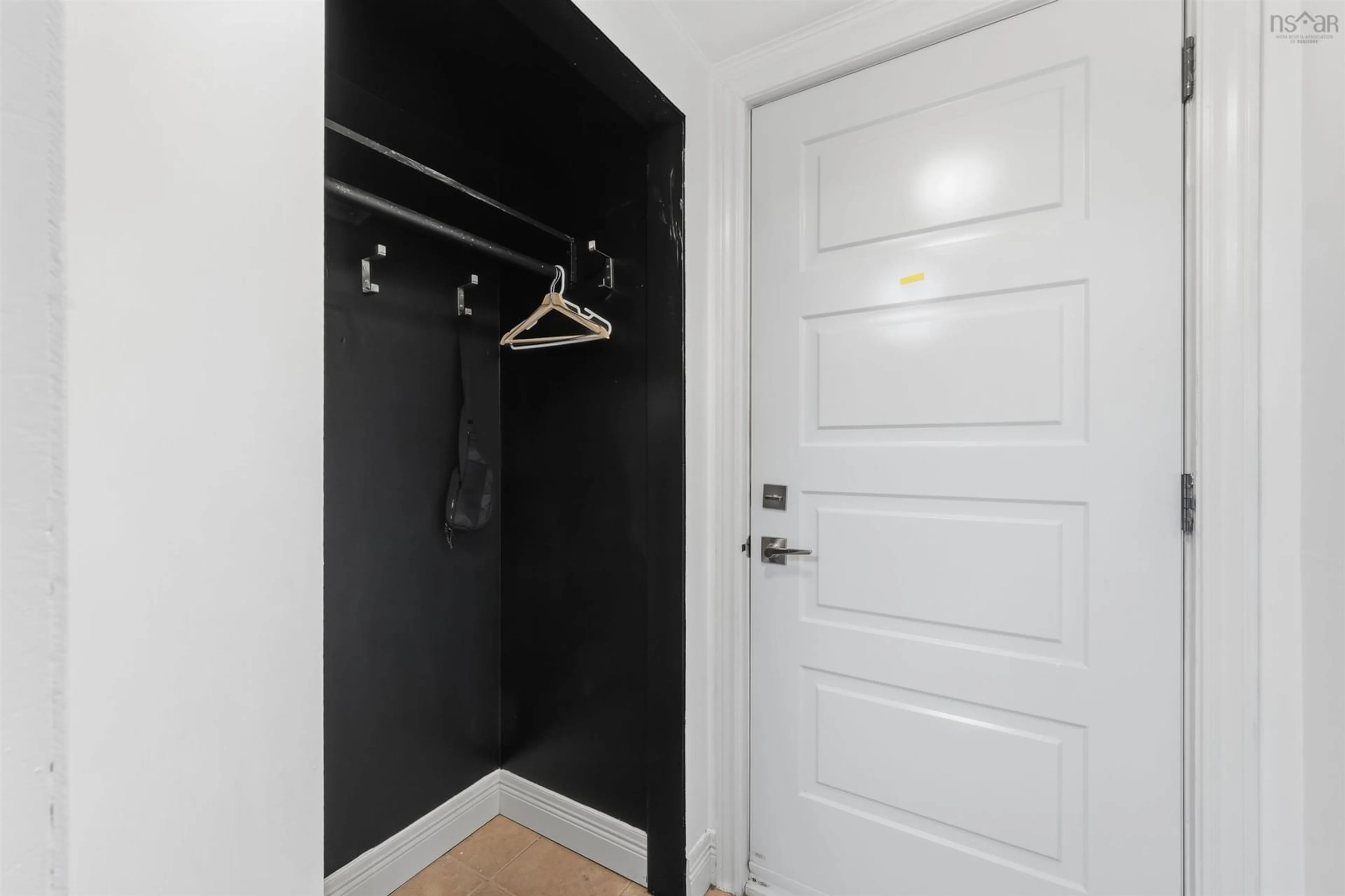 Indoor entryway for 5 Apollo Crt, Halifax Nova Scotia B3M 1G9