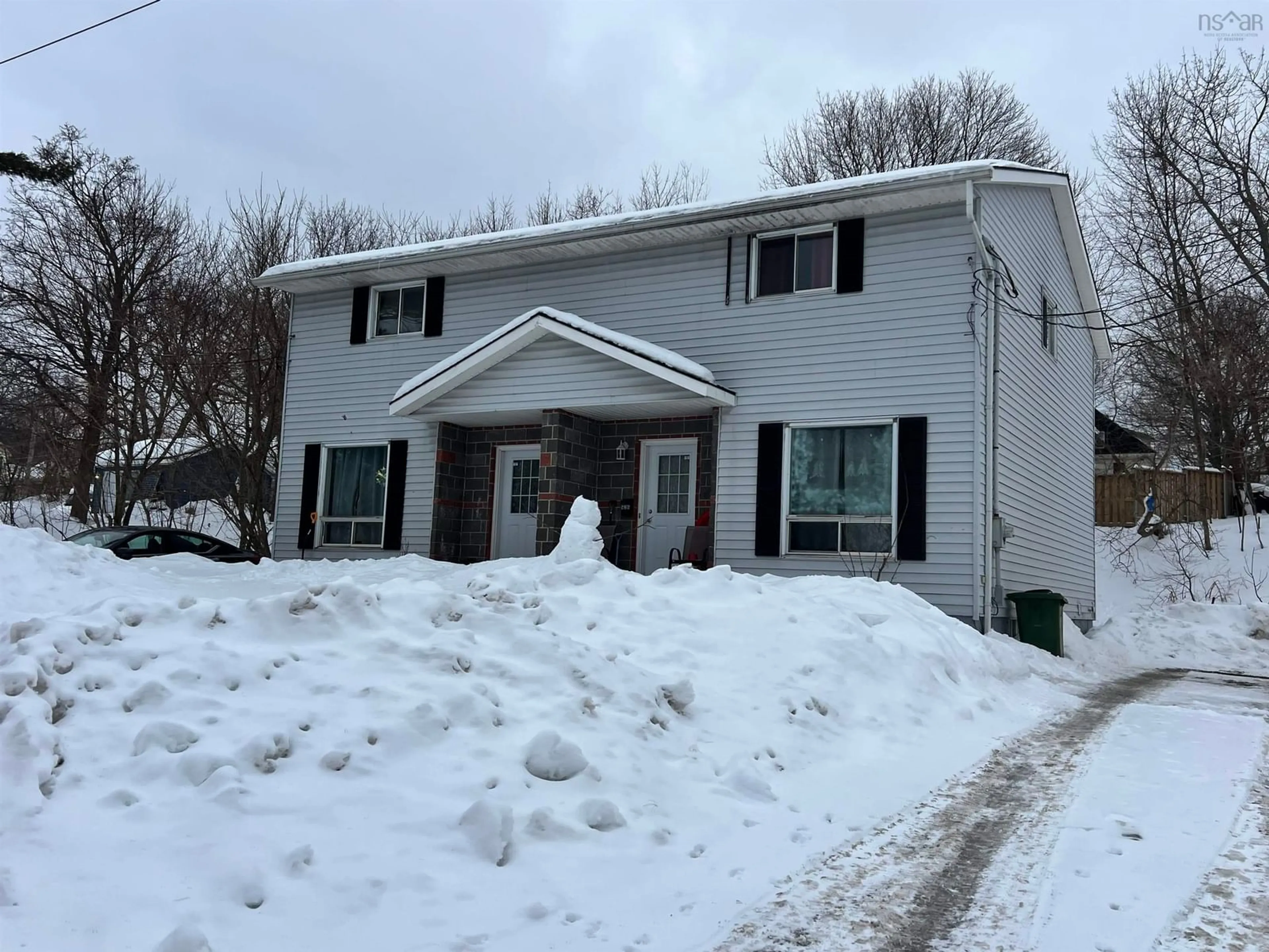Home with vinyl exterior material, street for 520/526 Pleasant St, New Glasgow Nova Scotia B2H 2Z9