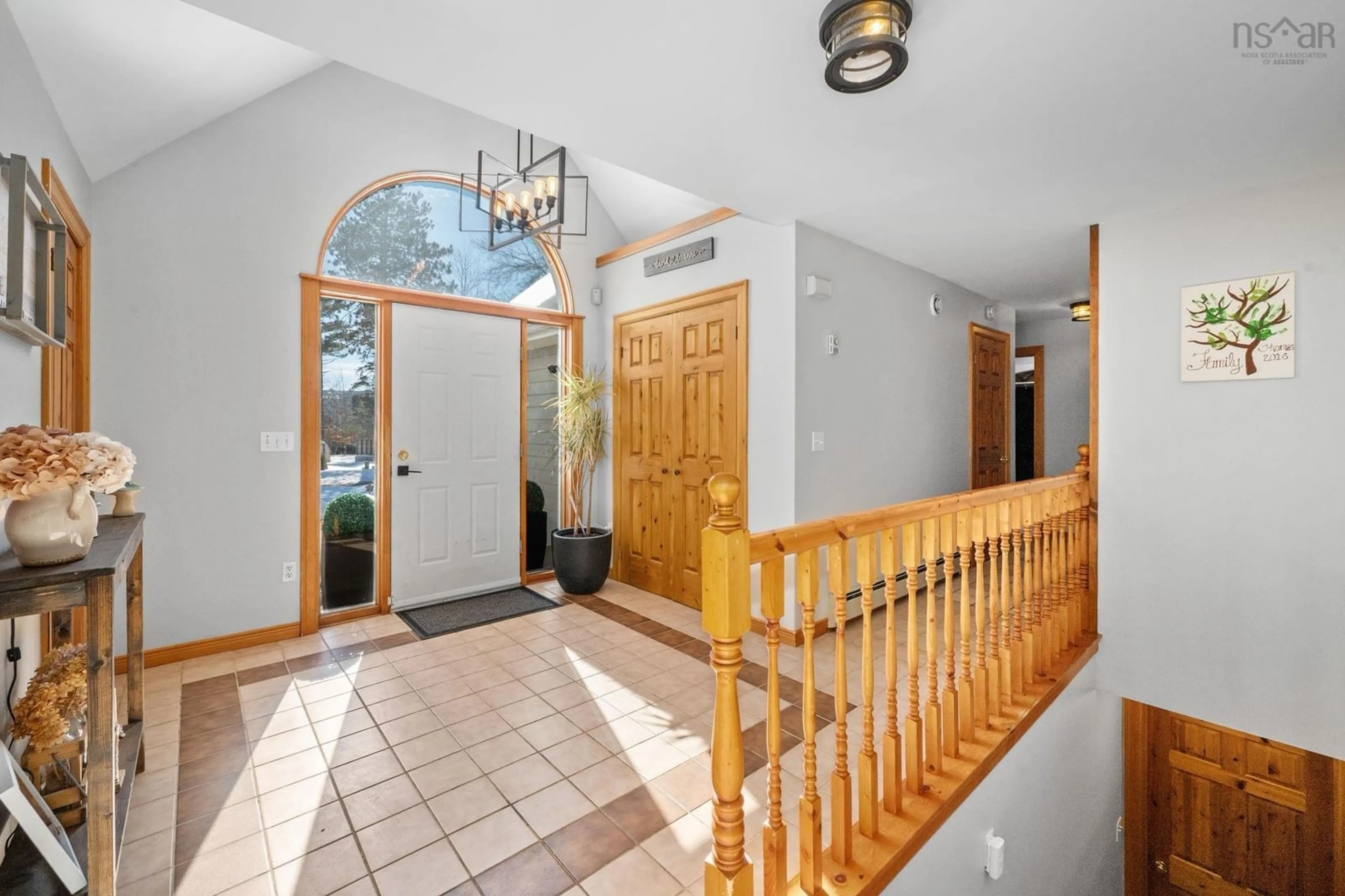 Indoor foyer for 104 Terra Nova Dr, Kentville Nova Scotia B4N 5G9