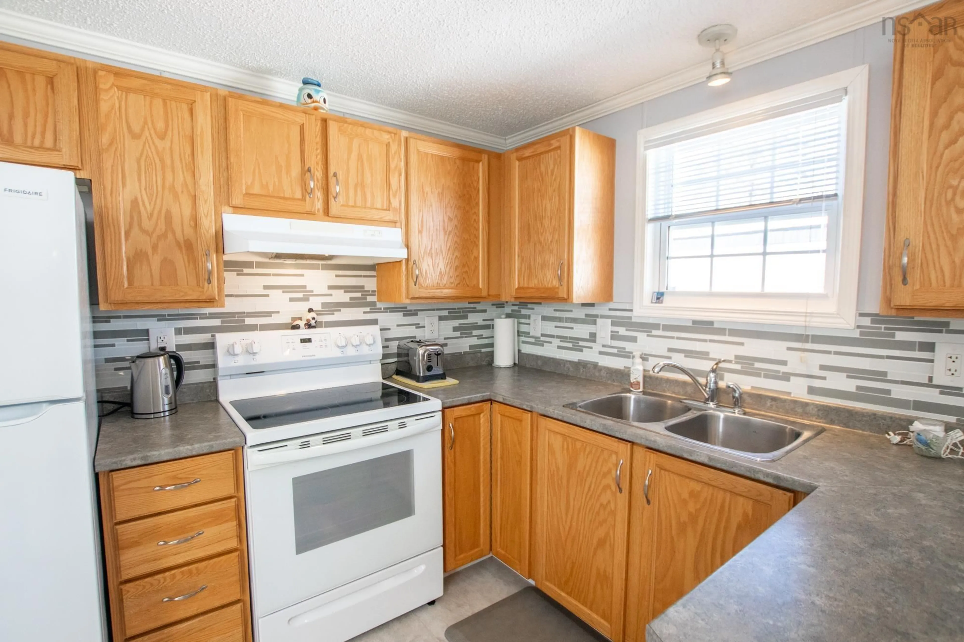 Standard kitchen, unknown for 17 General Ave, Halifax Nova Scotia B3M 1E7
