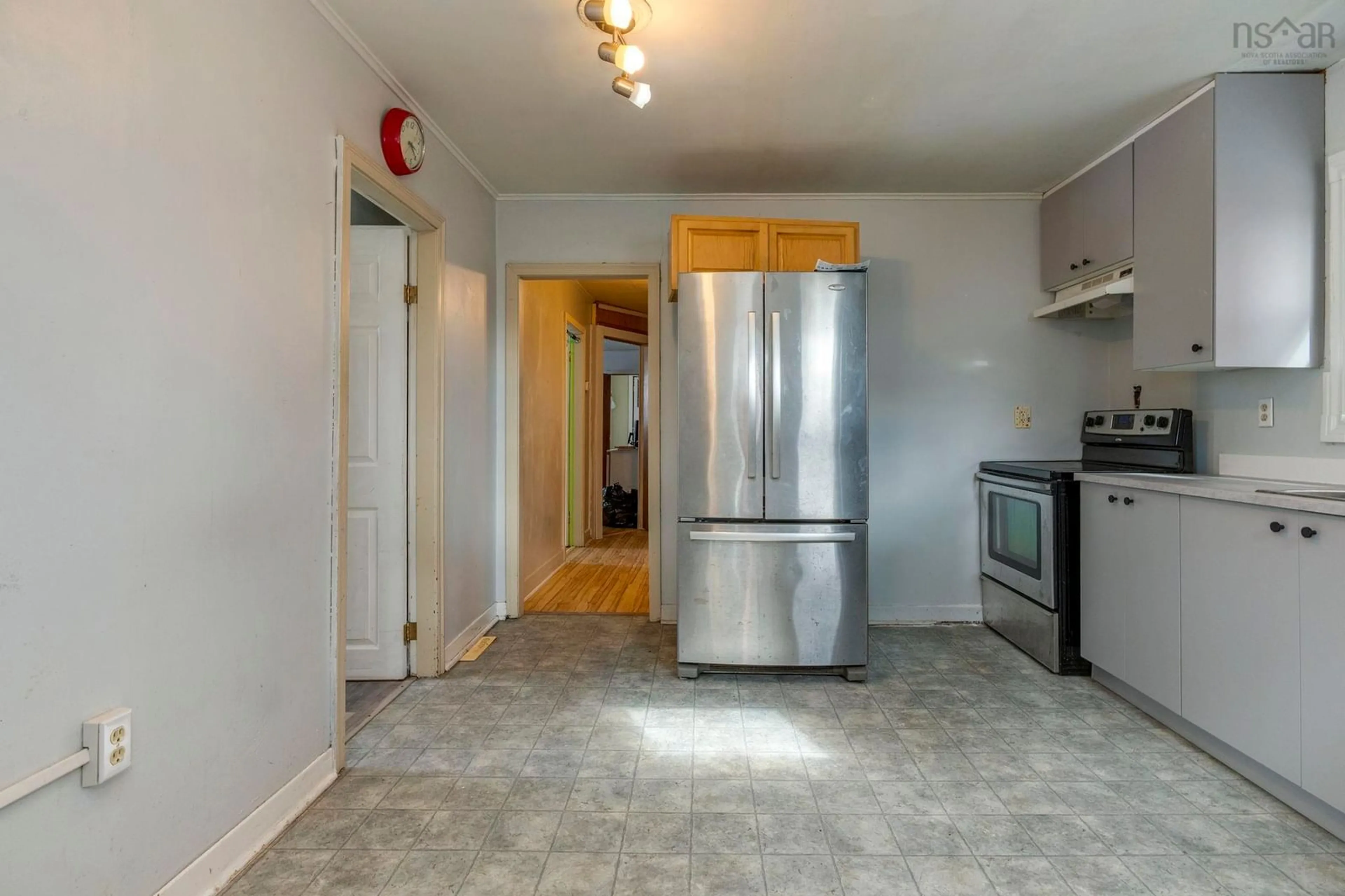 Standard kitchen, unknown for 16 High St, Dartmouth Nova Scotia B2W 1G7