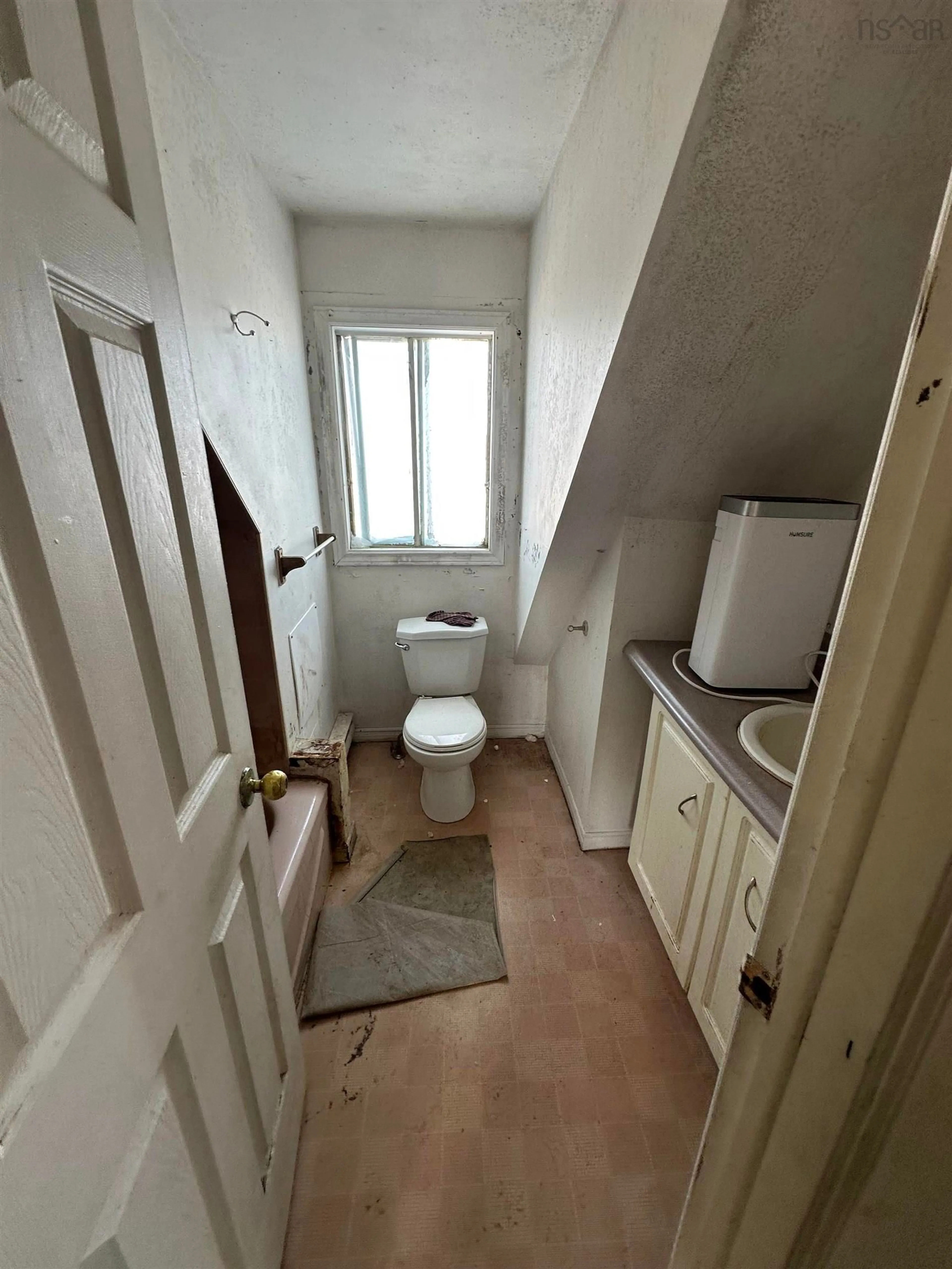 A pic of a room for 859 Victoria Rd, Whitney Pier Nova Scotia B1N 1J9