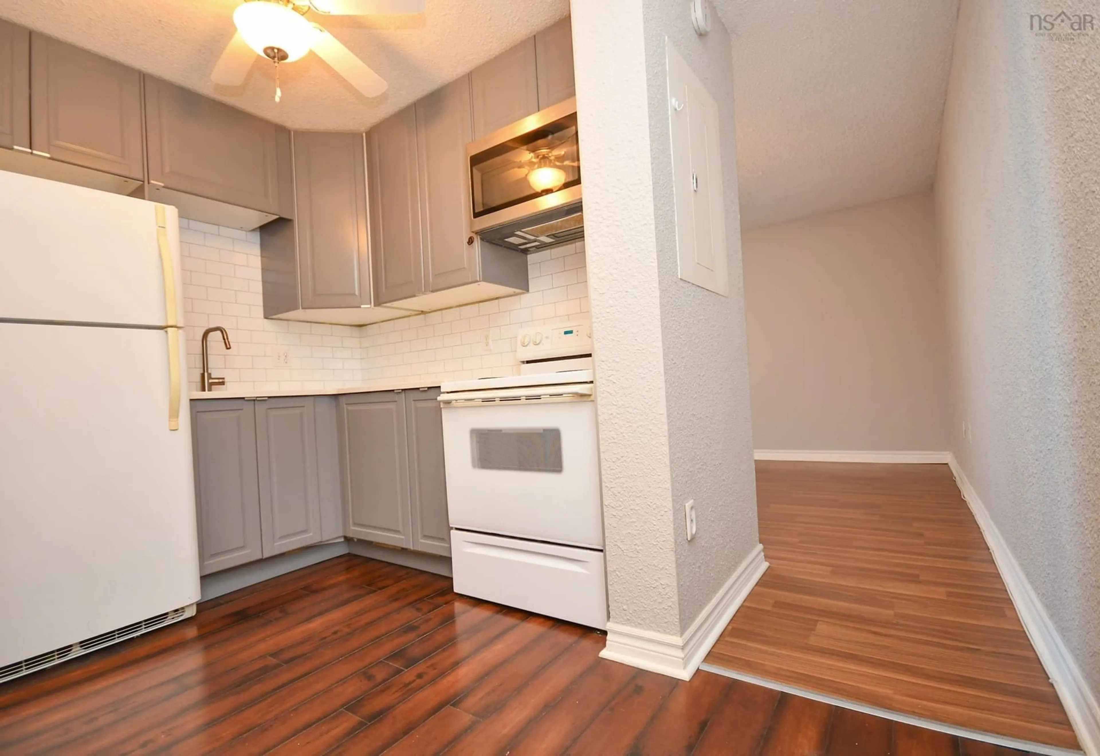 Standard kitchen, wood/laminate floor for 5572 North Ridge Rd #710, Halifax Nova Scotia B3K 5S2