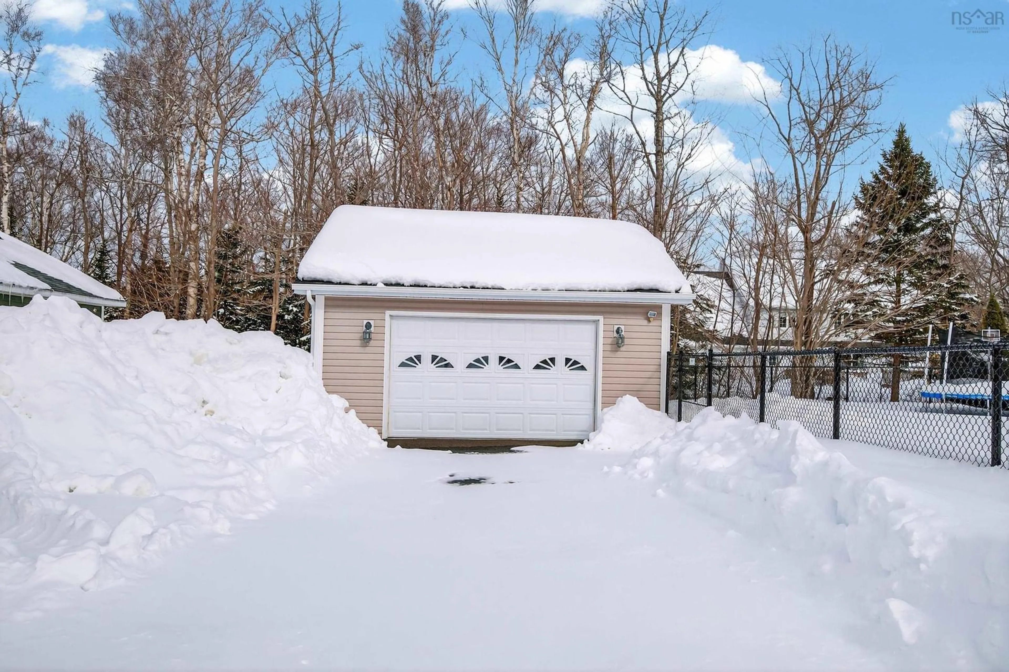 Indoor garage for 53 Erinmore Dr, Sydney Nova Scotia B1M 1A7