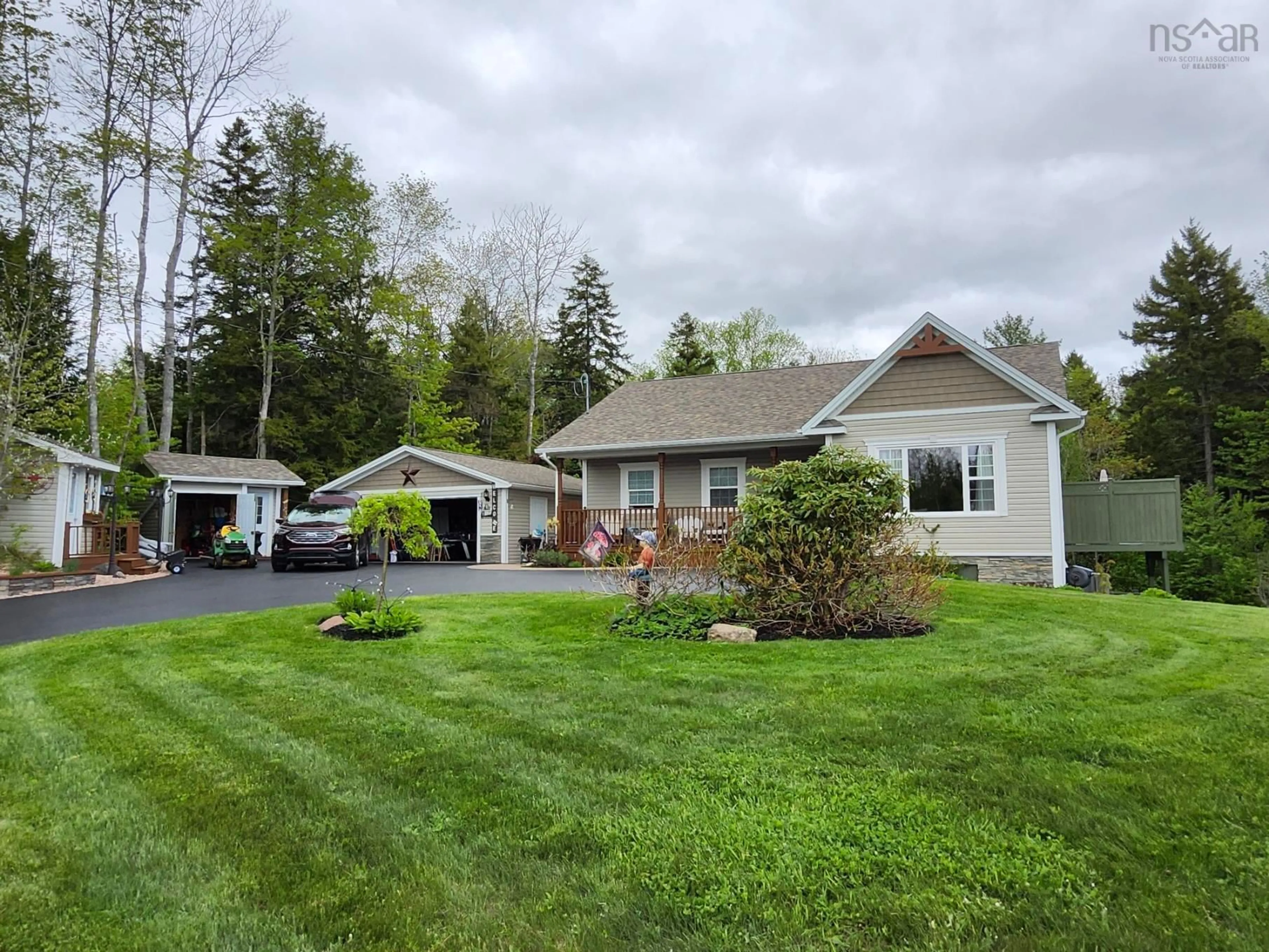 A pic from outside/outdoor area/front of a property/back of a property/a pic from drone, unknown for 377 Laurel Ridge Dr, Beaver Bank Nova Scotia B4G 1H7