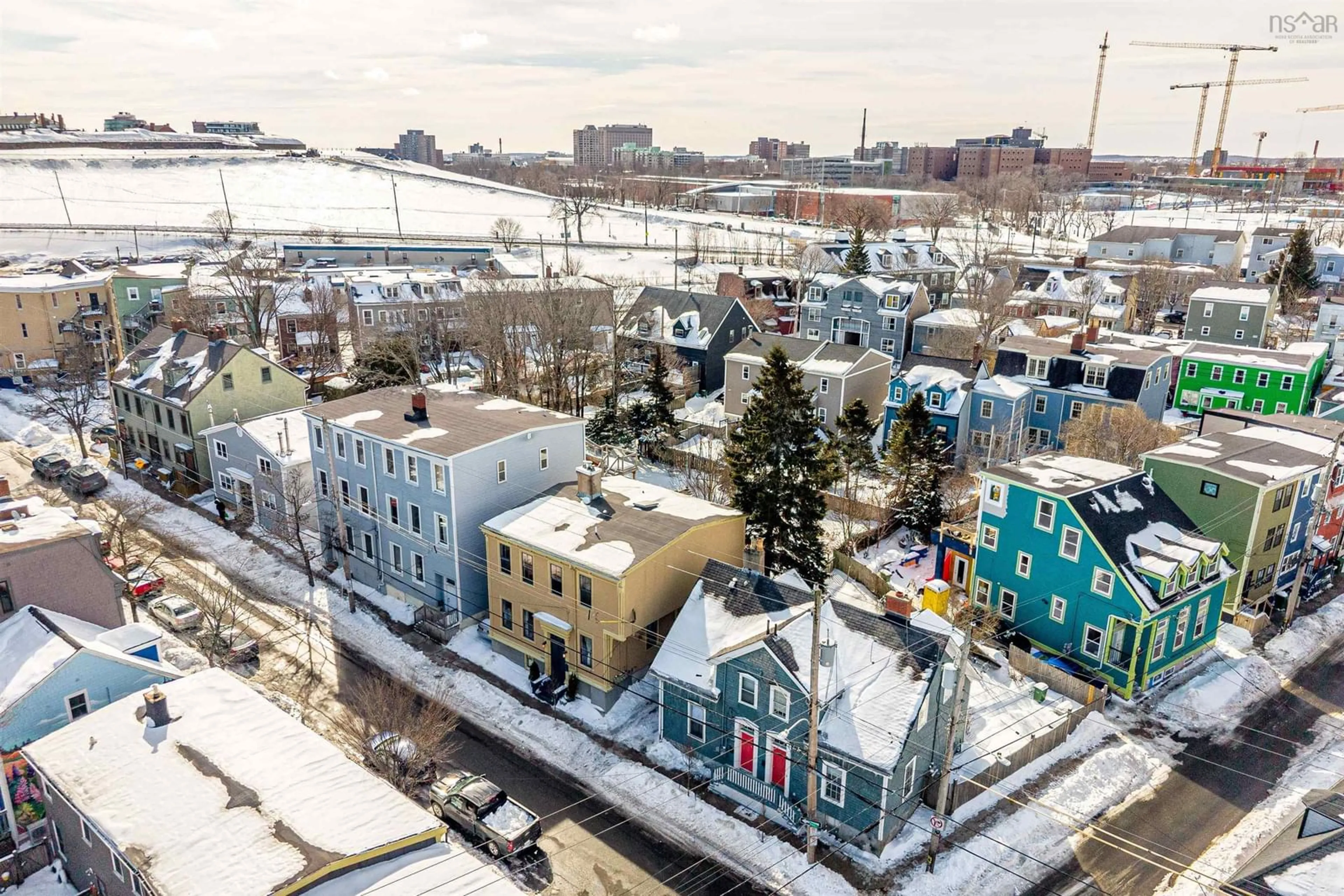 A pic from outside/outdoor area/front of a property/back of a property/a pic from drone, city buildings view from balcony for 2048 Creighton St, Halifax Nova Scotia B3K 3R2