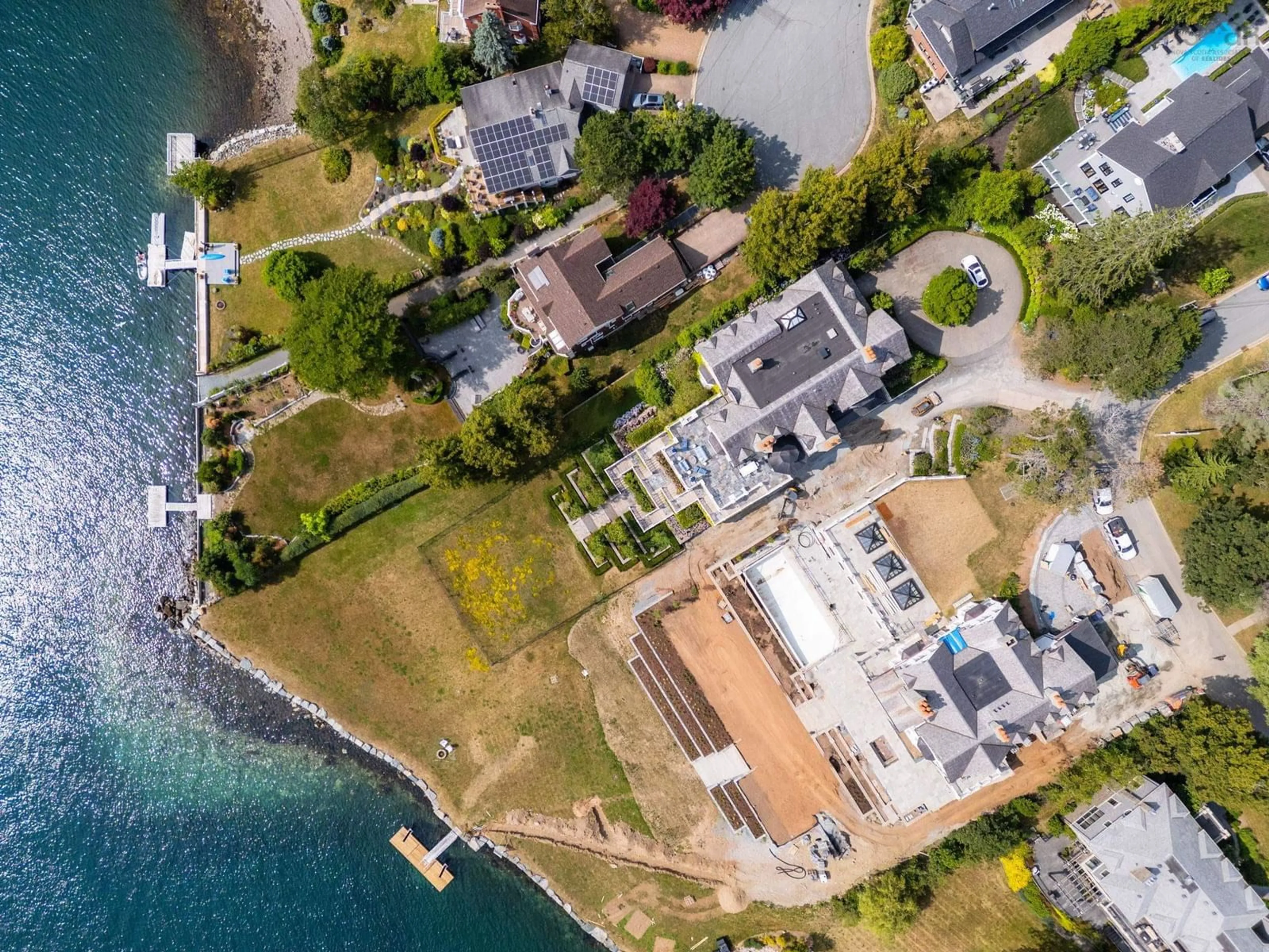 A pic from outside/outdoor area/front of a property/back of a property/a pic from drone, water/lake/river/ocean view for 5964 Emscote Dr, Halifax Nova Scotia B3H 1B3