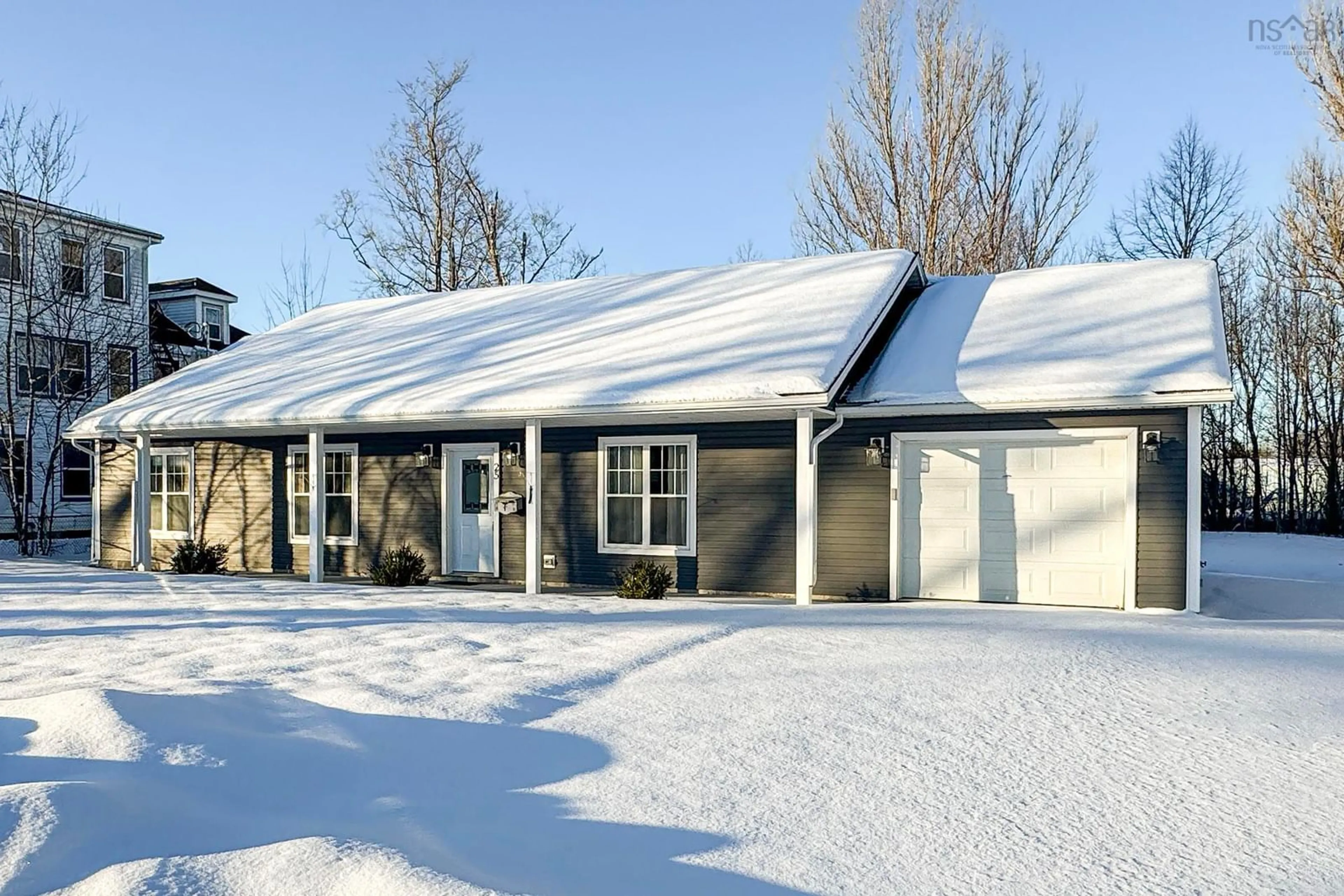 Home with vinyl exterior material, street for 25 Gates Ave, Middleton Nova Scotia B0S 1P0