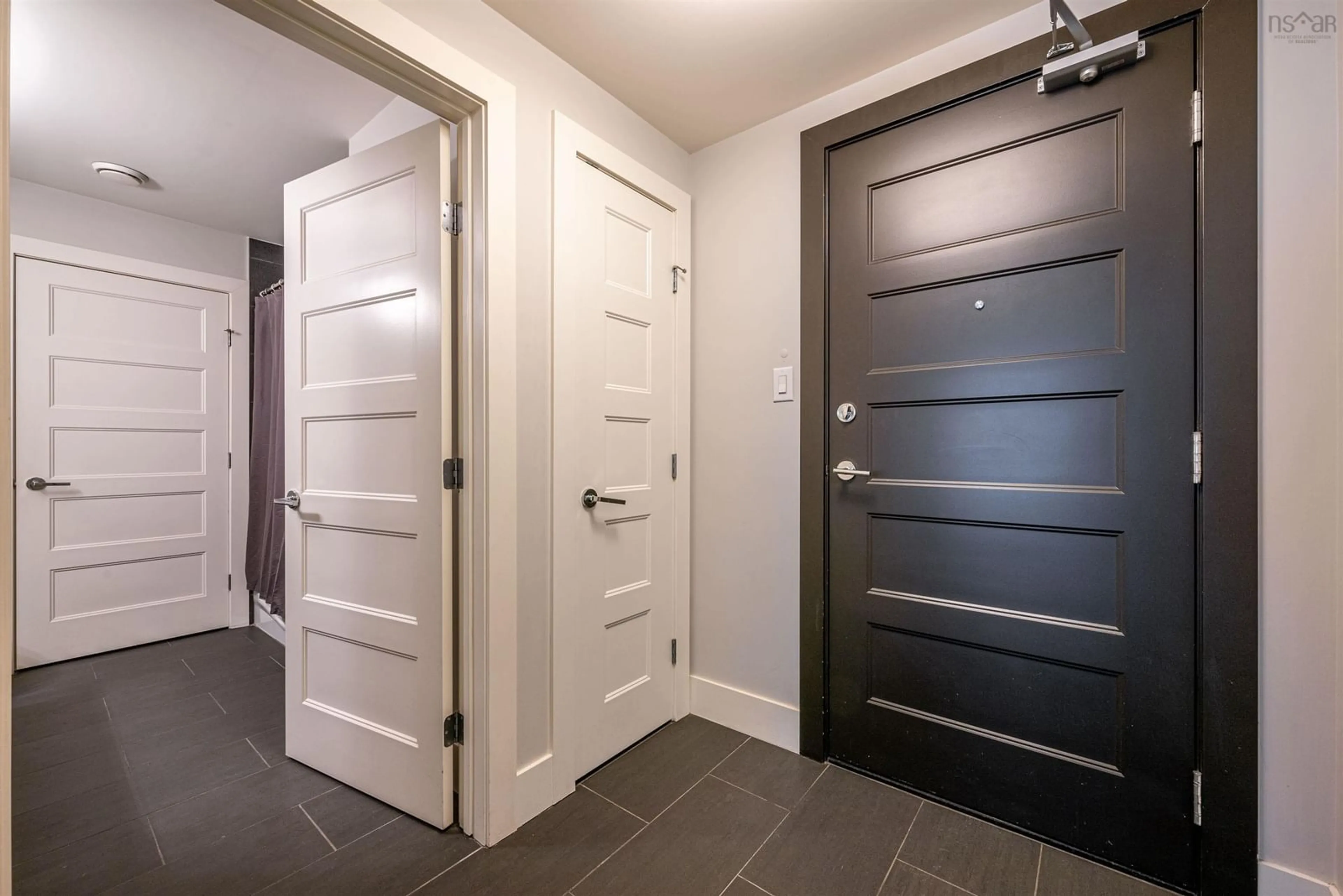 Indoor entryway for 15 Kings Wharf Pl #403, Dartmouth Nova Scotia B2Y 0C2