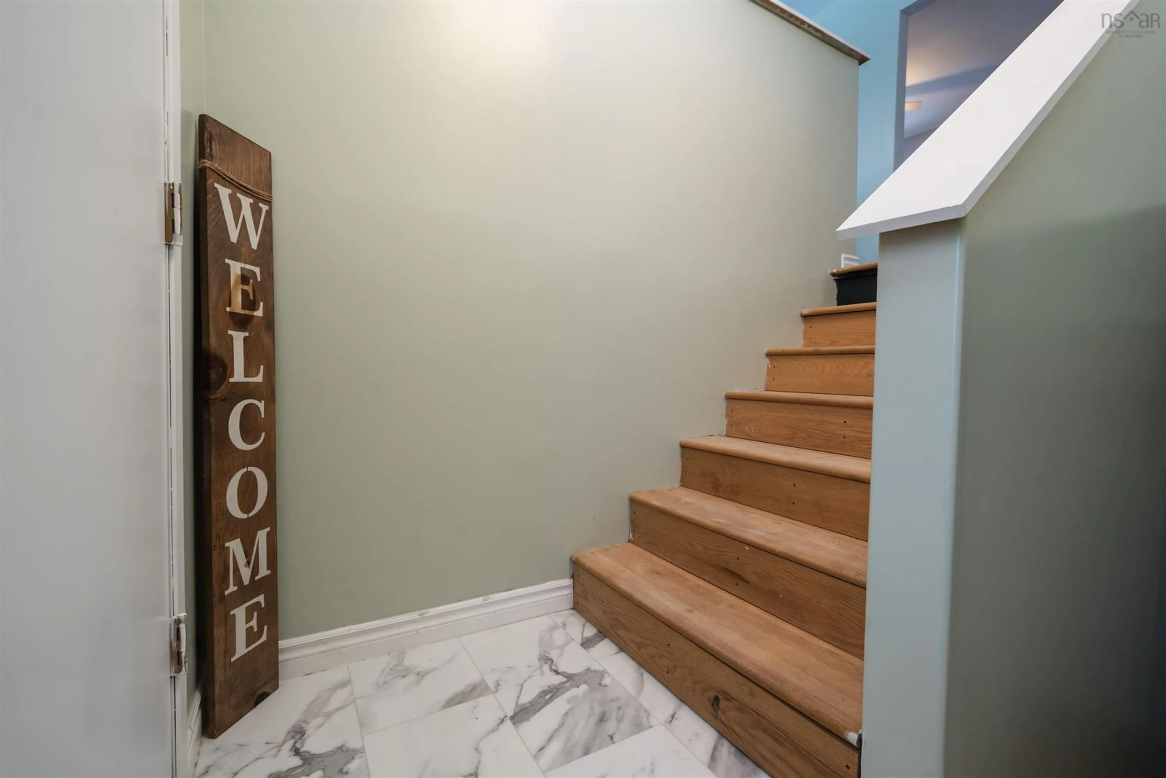 Indoor foyer for 6540 Highway 4, Linacy Nova Scotia B2H 5C4