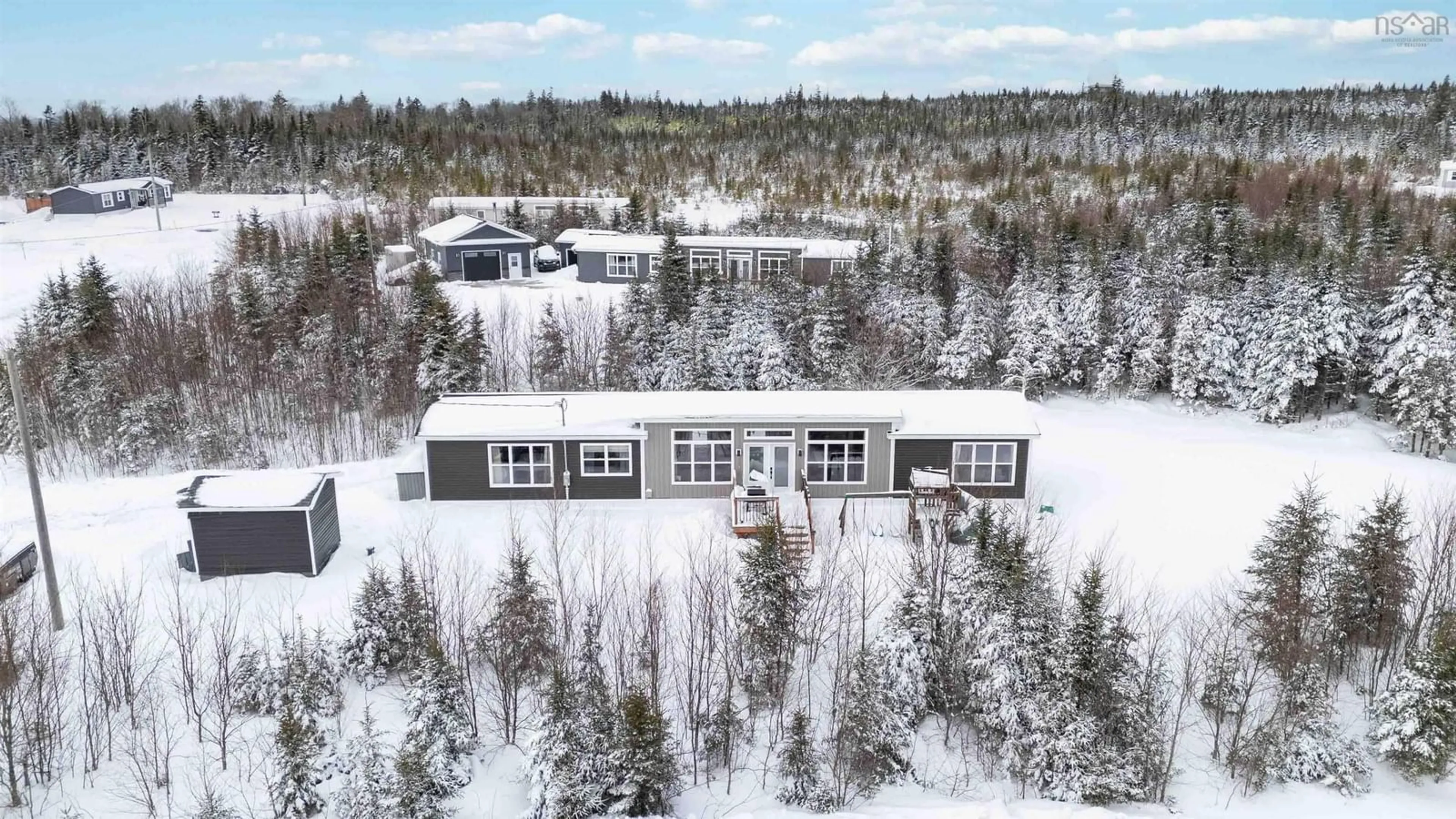 A pic from outside/outdoor area/front of a property/back of a property/a pic from drone, building for 33 Jet Crt, Devon Nova Scotia B2T 0N8