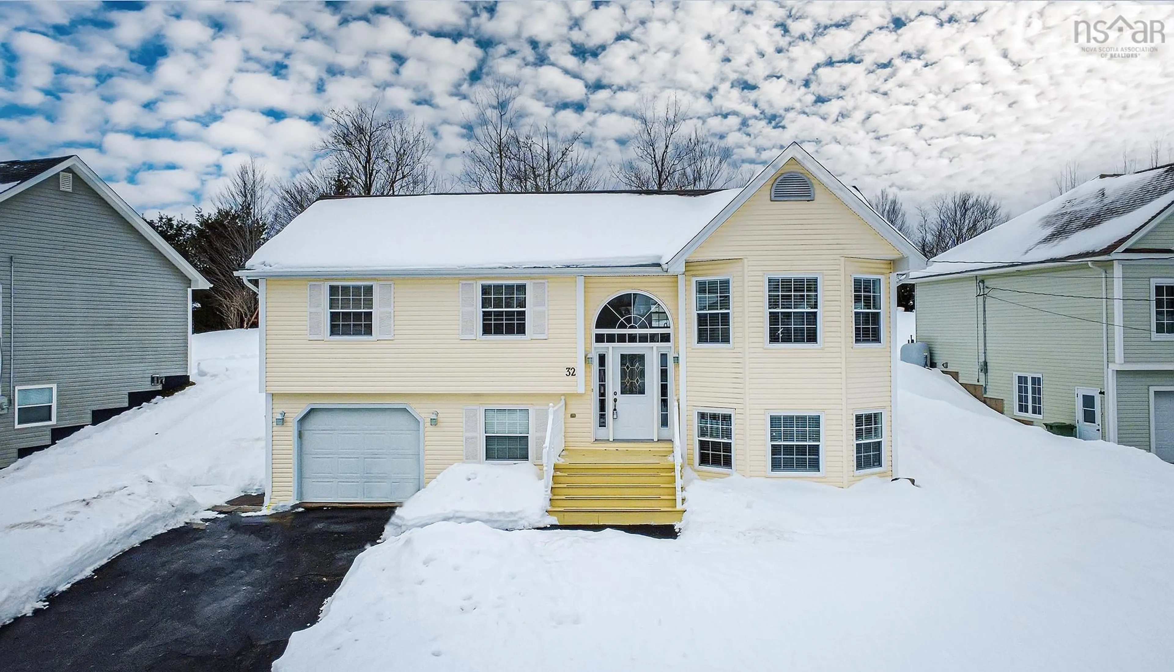 Home with vinyl exterior material, street for 32 Falcon Crest Crt, Middle Sackville Nova Scotia B4E 3B1