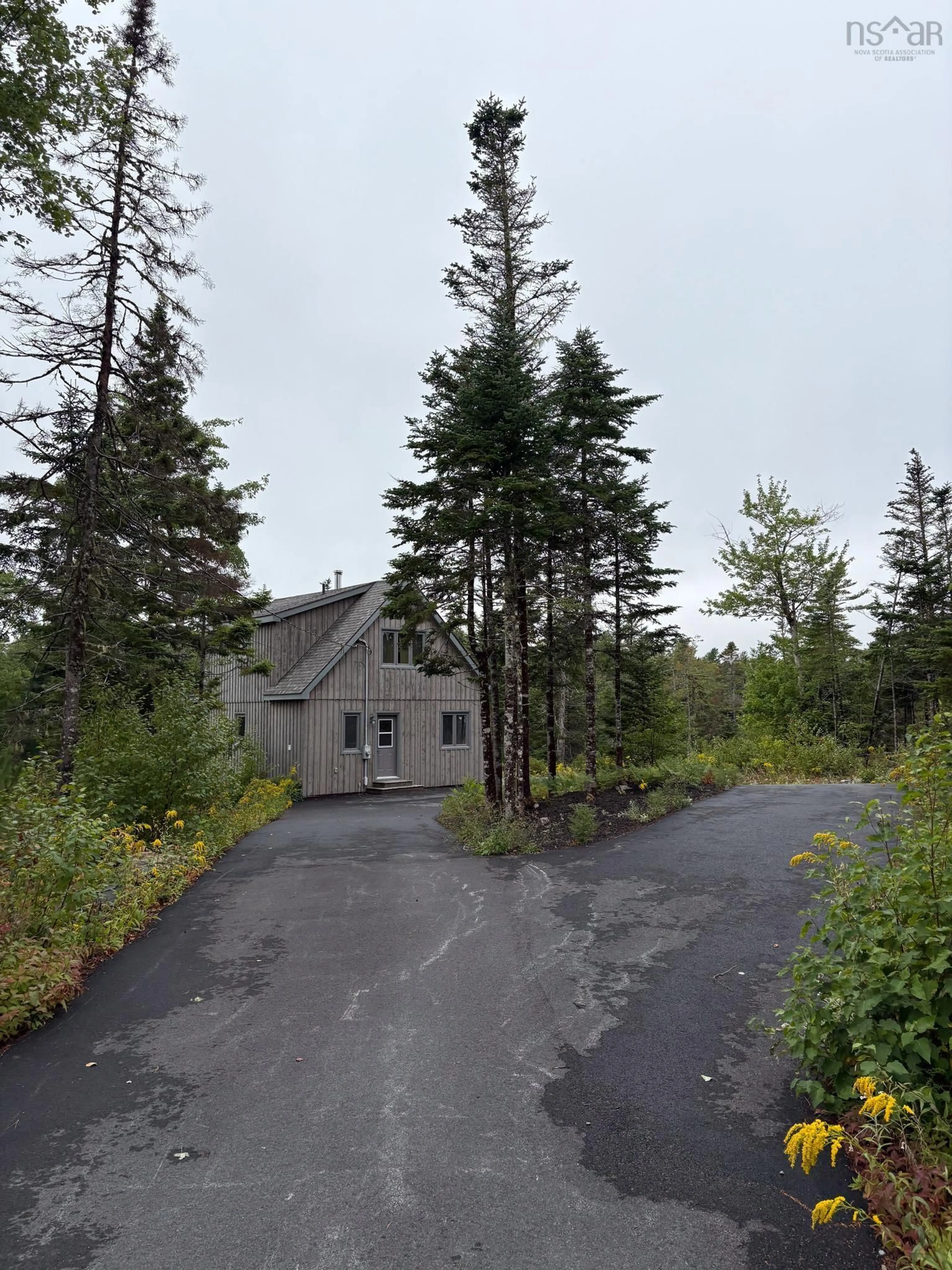 A pic from outside/outdoor area/front of a property/back of a property/a pic from drone, unknown for 274 Heritage Way #38, Hants Nova Scotia B0N 1Z0