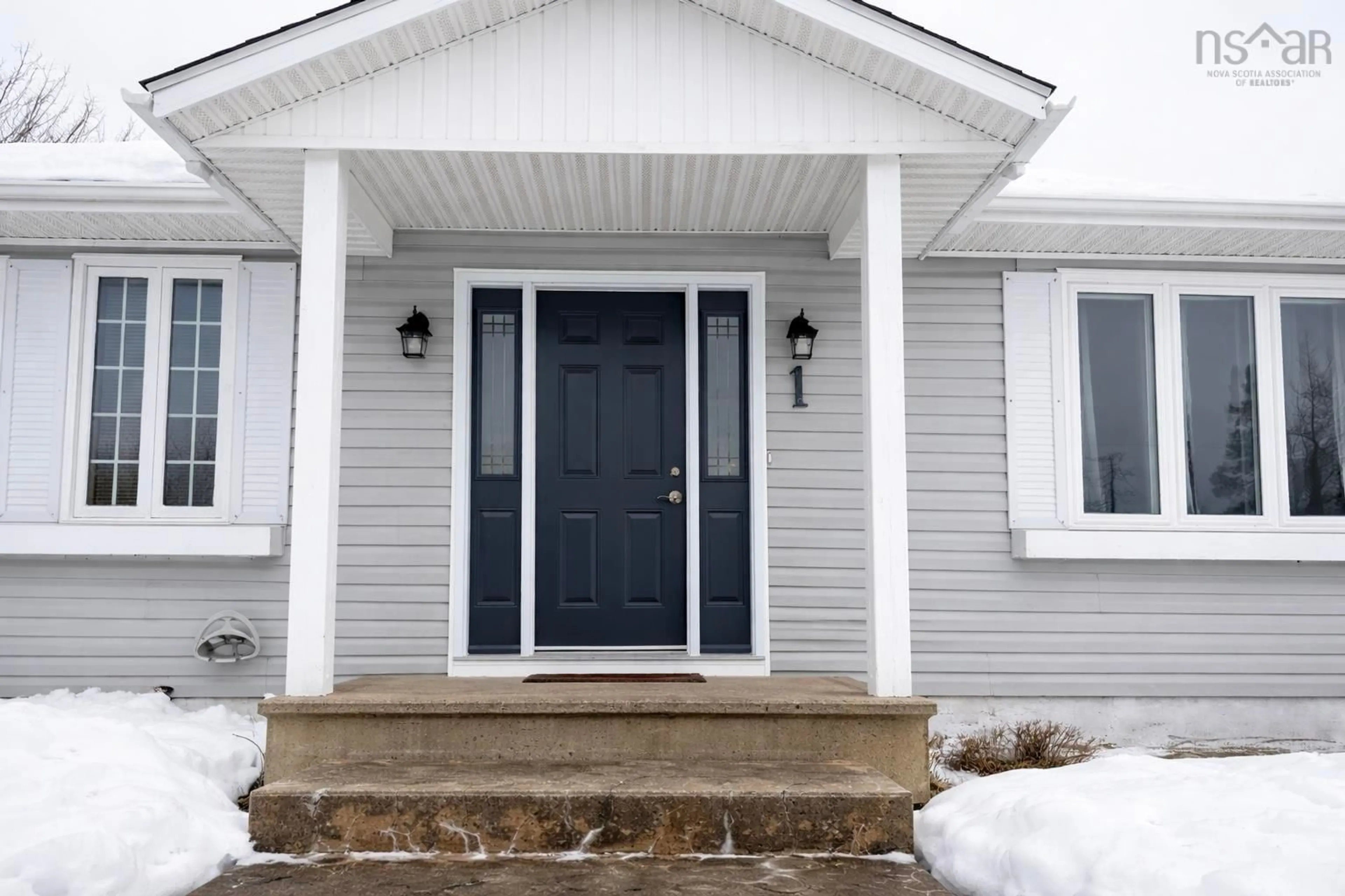 Indoor entryway for 1 Oakridge Dr, Brookside Nova Scotia B3T 1S8