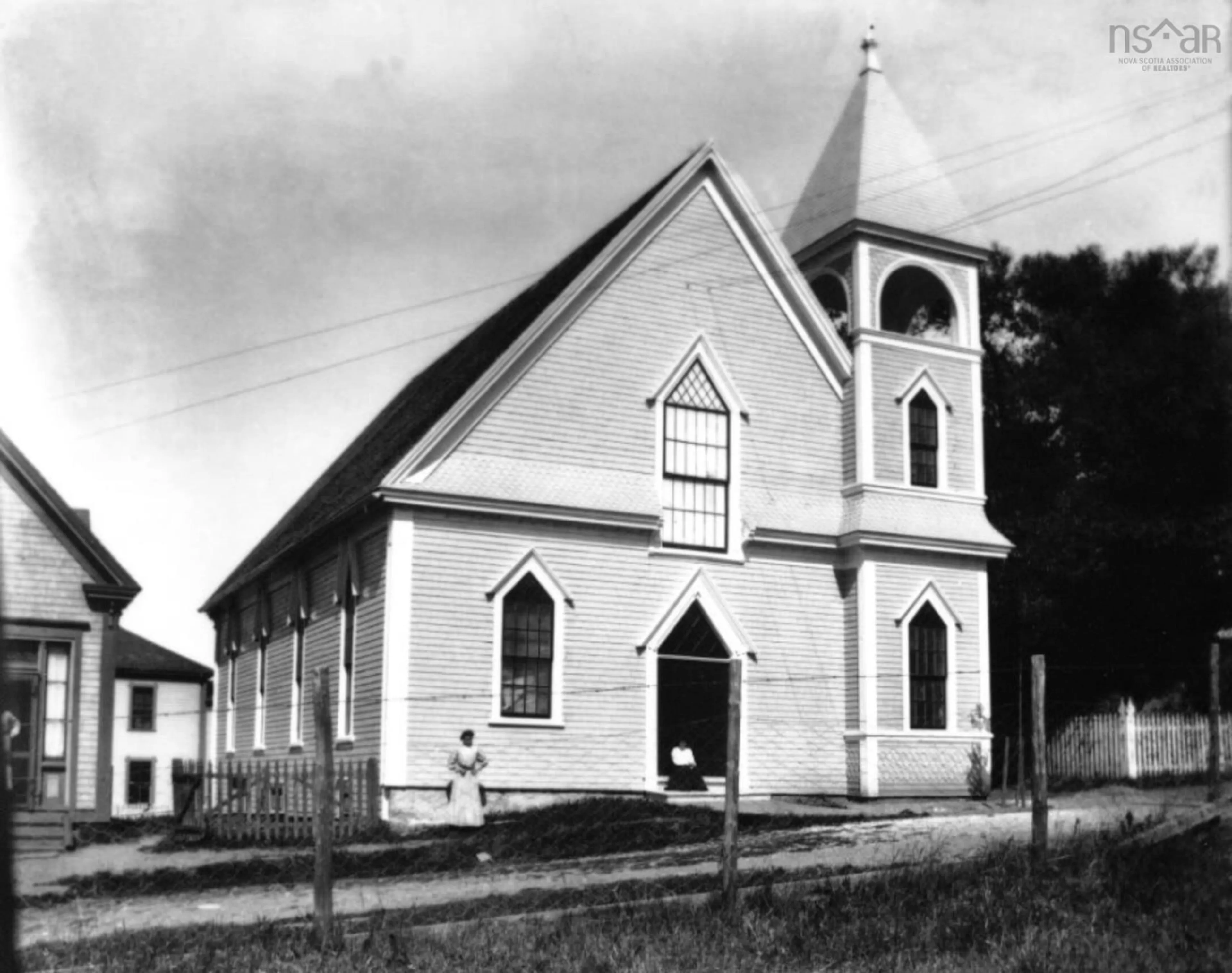 Blurry image for 47 Kaulbach St, Lunenburg Nova Scotia B0J 2C0