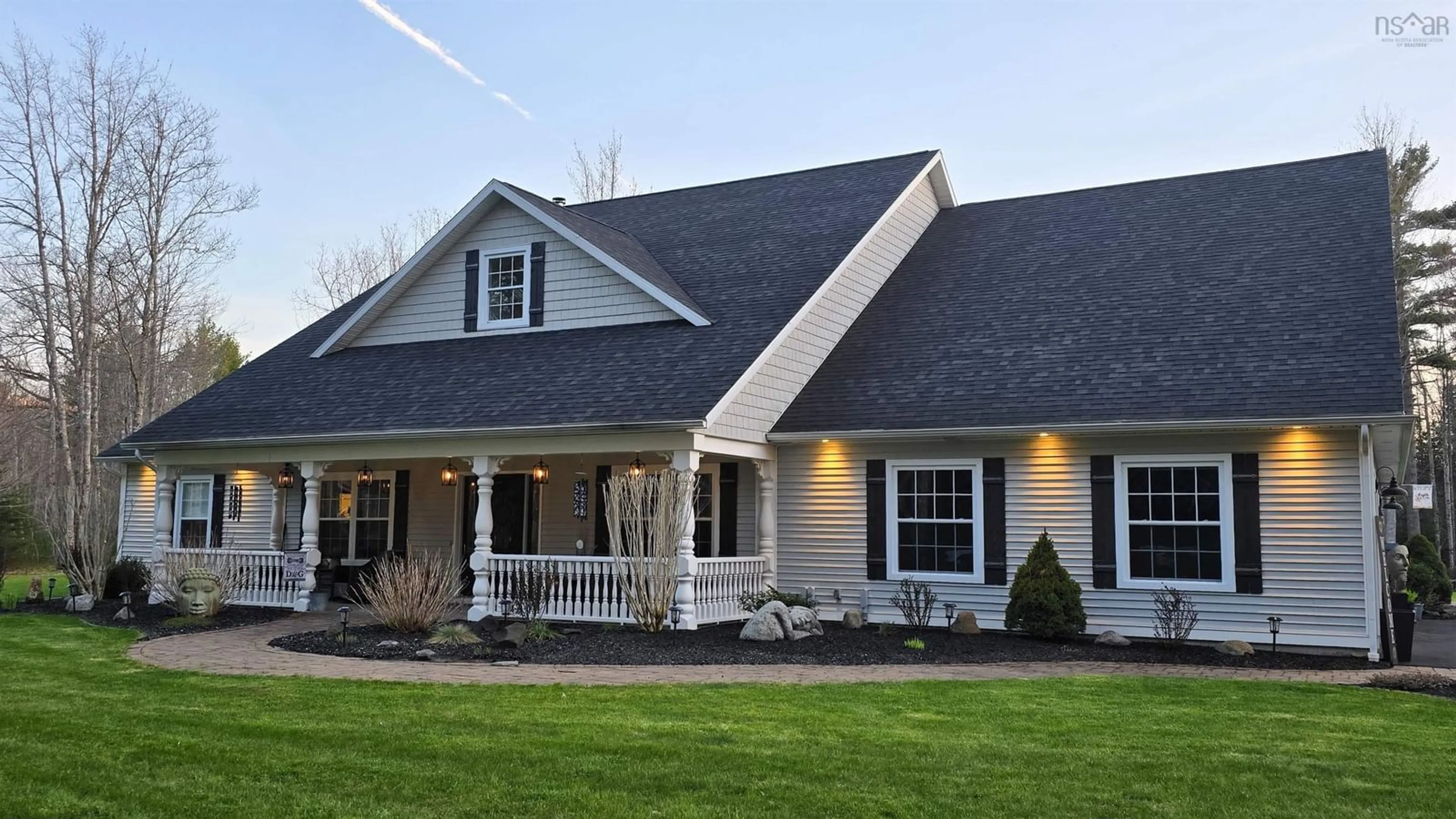 Home with vinyl exterior material, unknown for 915 Bradley St, Wilmot Nova Scotia B0P 1W0