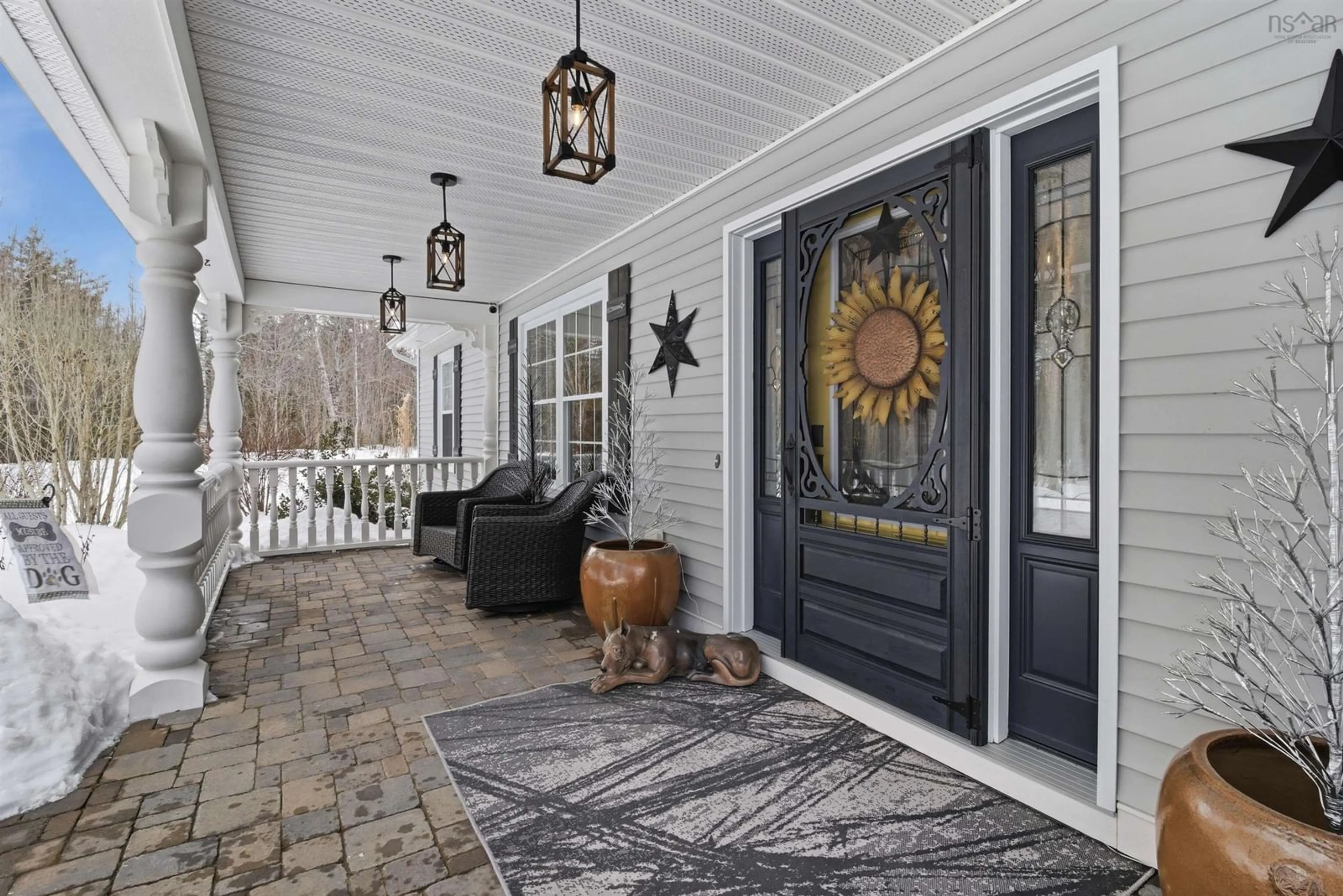 Indoor entryway for 915 Bradley St, Wilmot Nova Scotia B0P 1W0